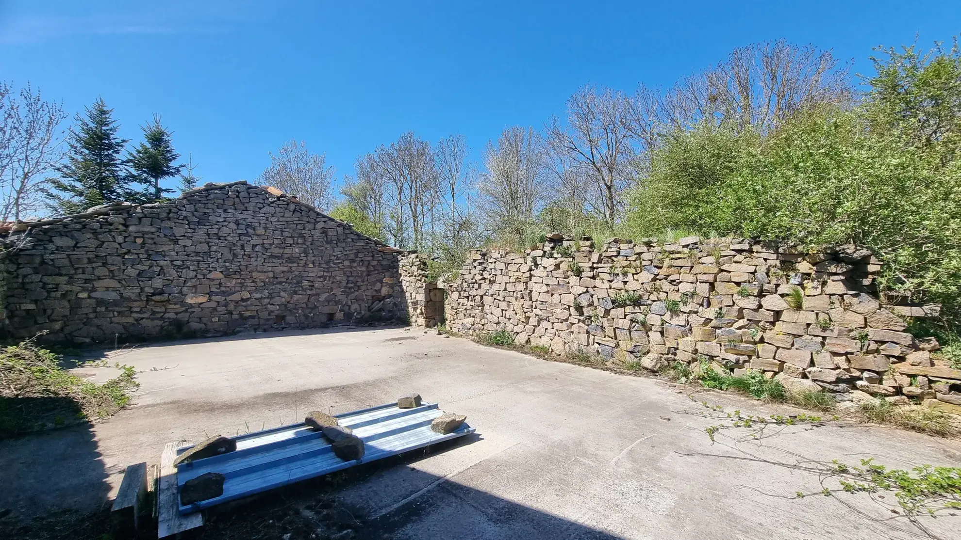 Ancienne ferme à rénover avec vue panoramique dans le Plateau Ardéchois 