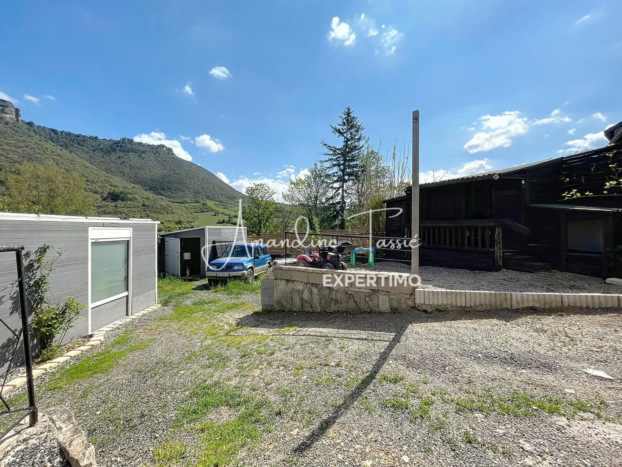 Maison à Nant avec vue sur le roc Nantais, 3 chambres, jardin, confort moderne 