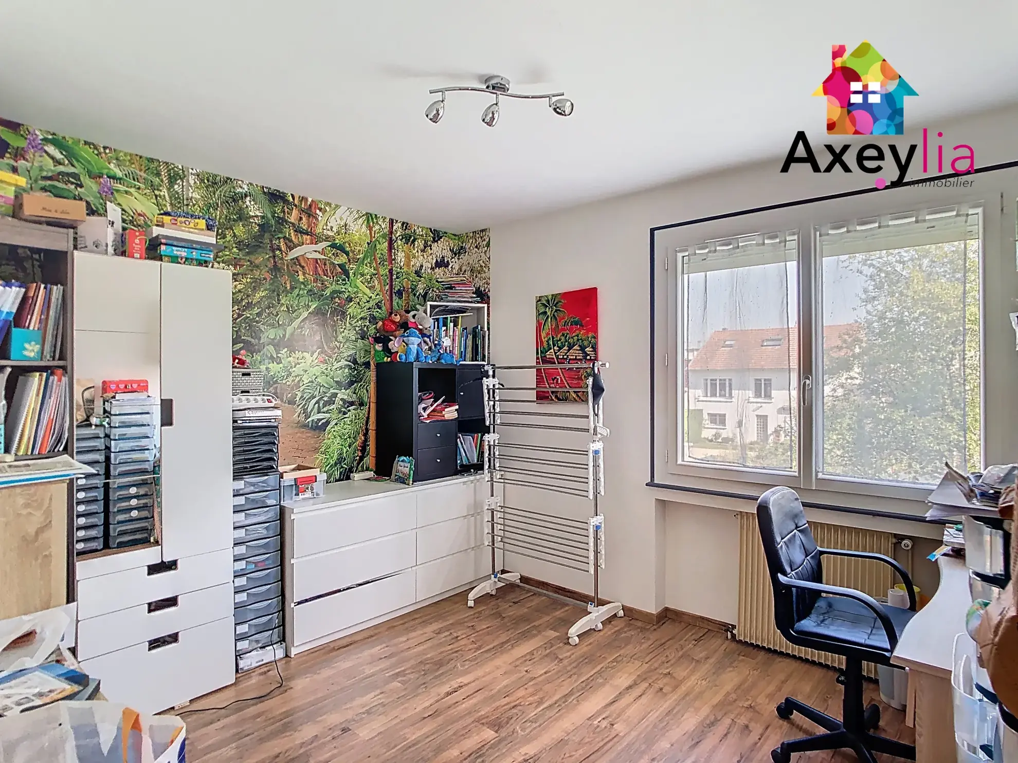 Maison familiale à Roanne avec 4 chambres, terrasse et grand terrain proche commodités 