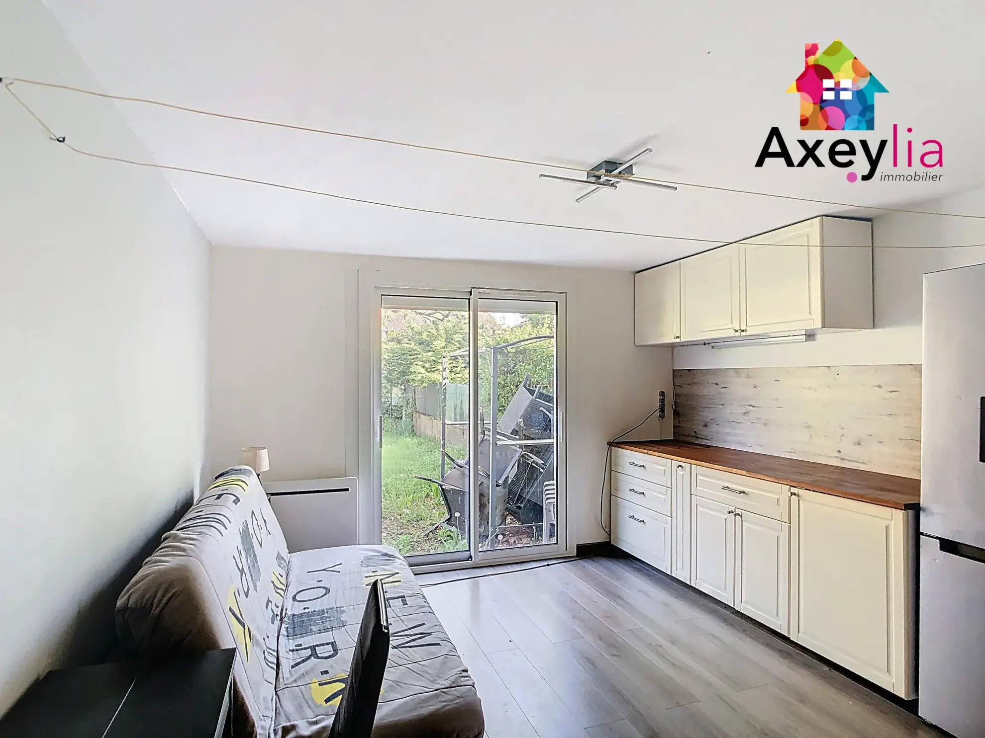 Maison familiale à Roanne avec 4 chambres, terrasse et grand terrain proche commodités 