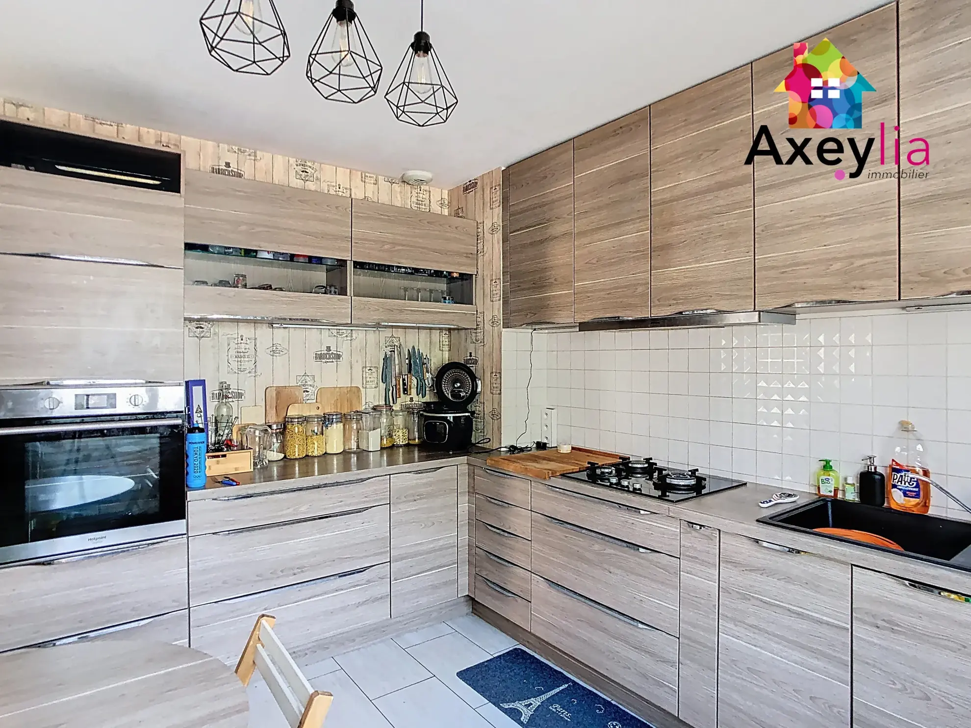 Maison familiale à Roanne avec 4 chambres, terrasse et grand terrain proche commodités 