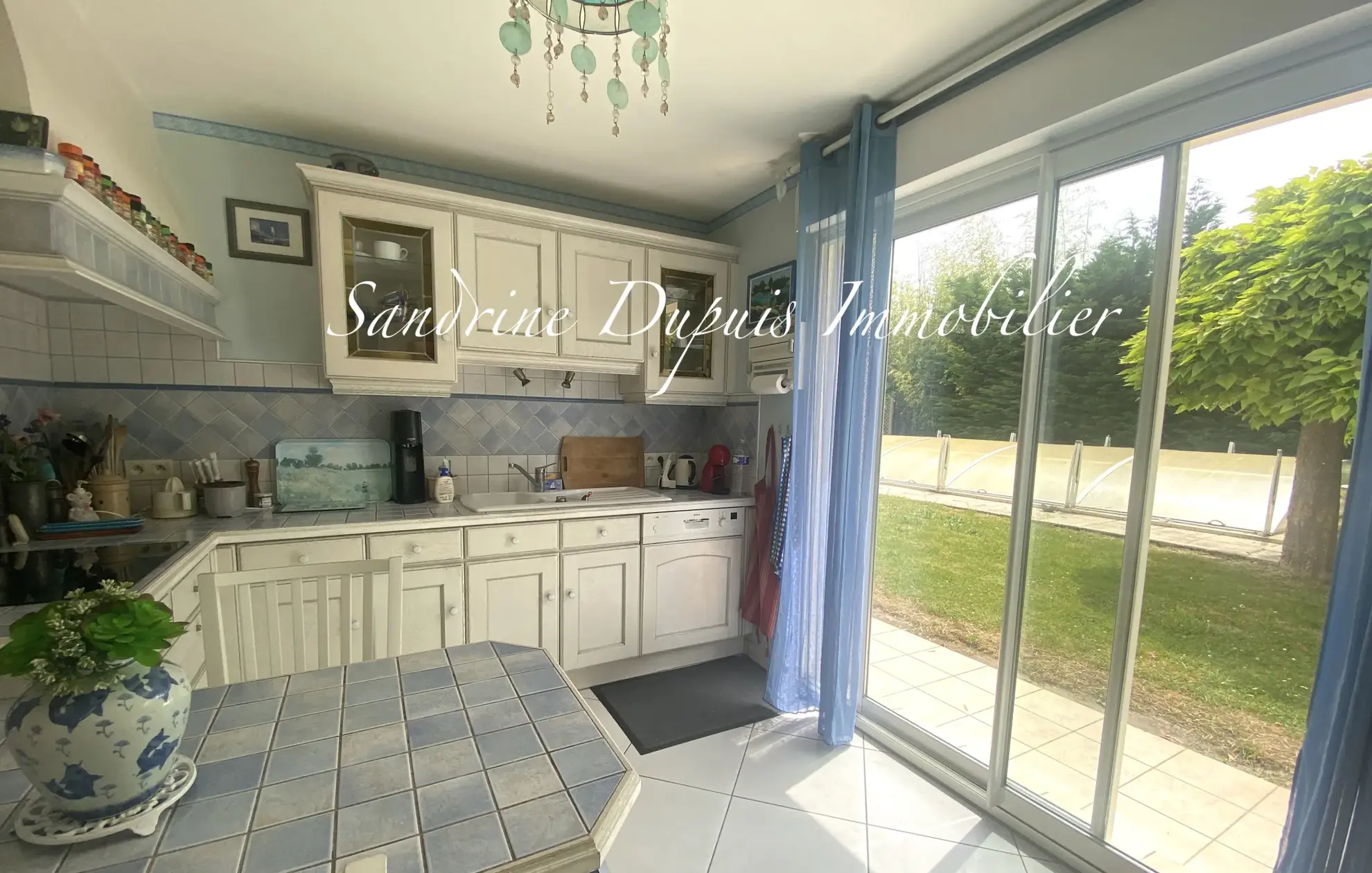 Magnifique maison 3 chambres avec piscine et jardin à Chermignac 