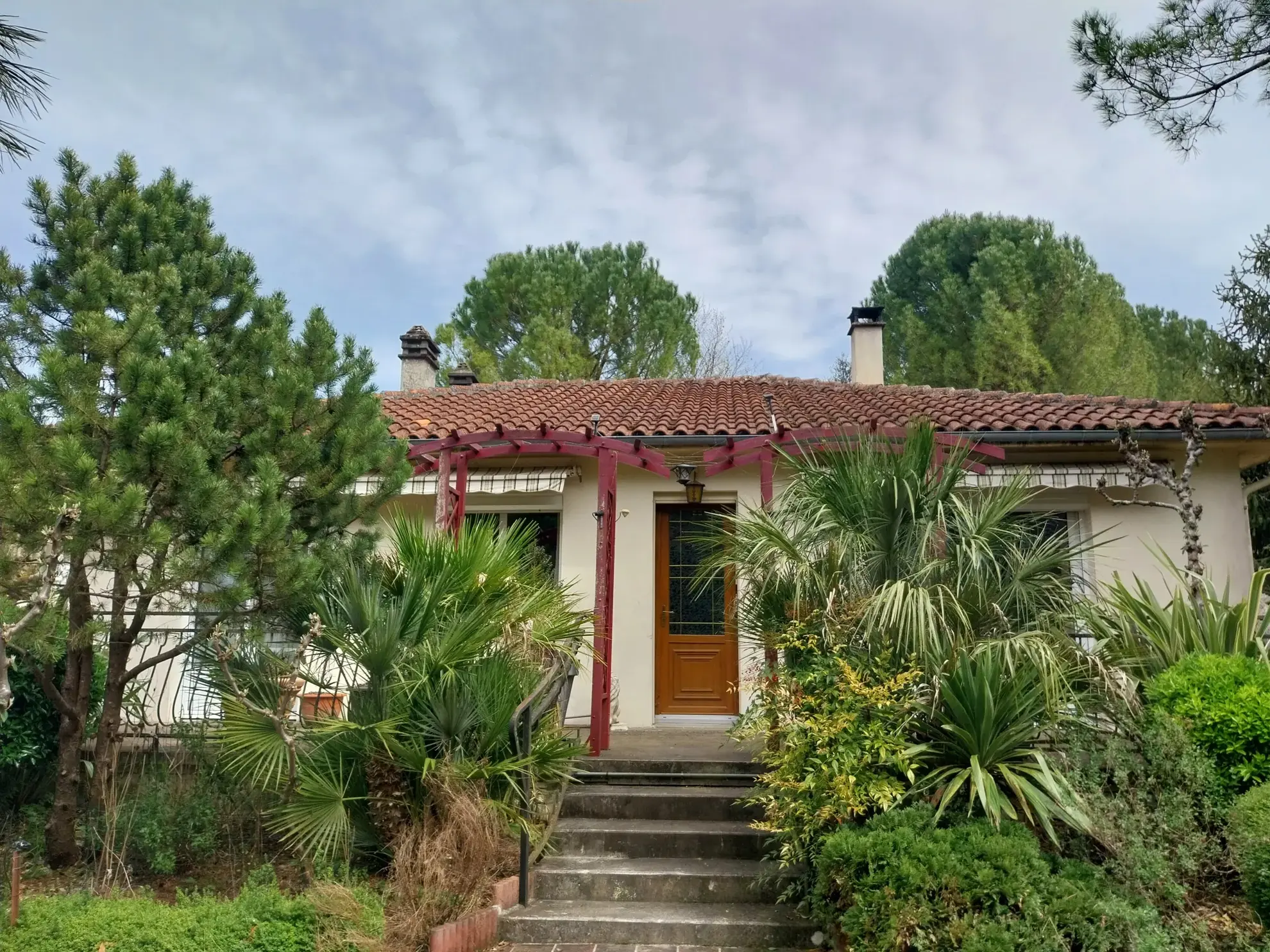 Maison avec dépendances et parc arboré à Cherves Richemont, pour vivre à la campagne