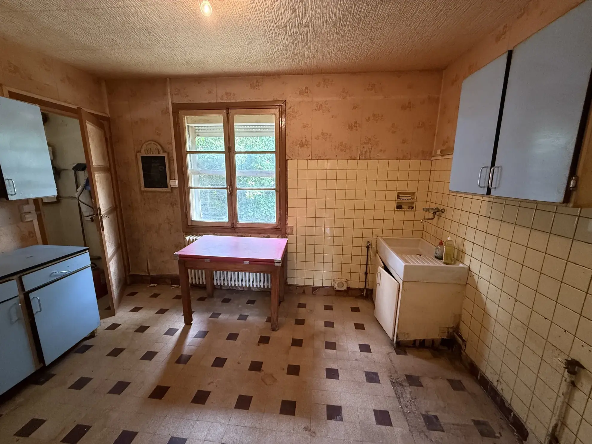 Maison à rénover à Montbard avec vue, garage et terrain clos 