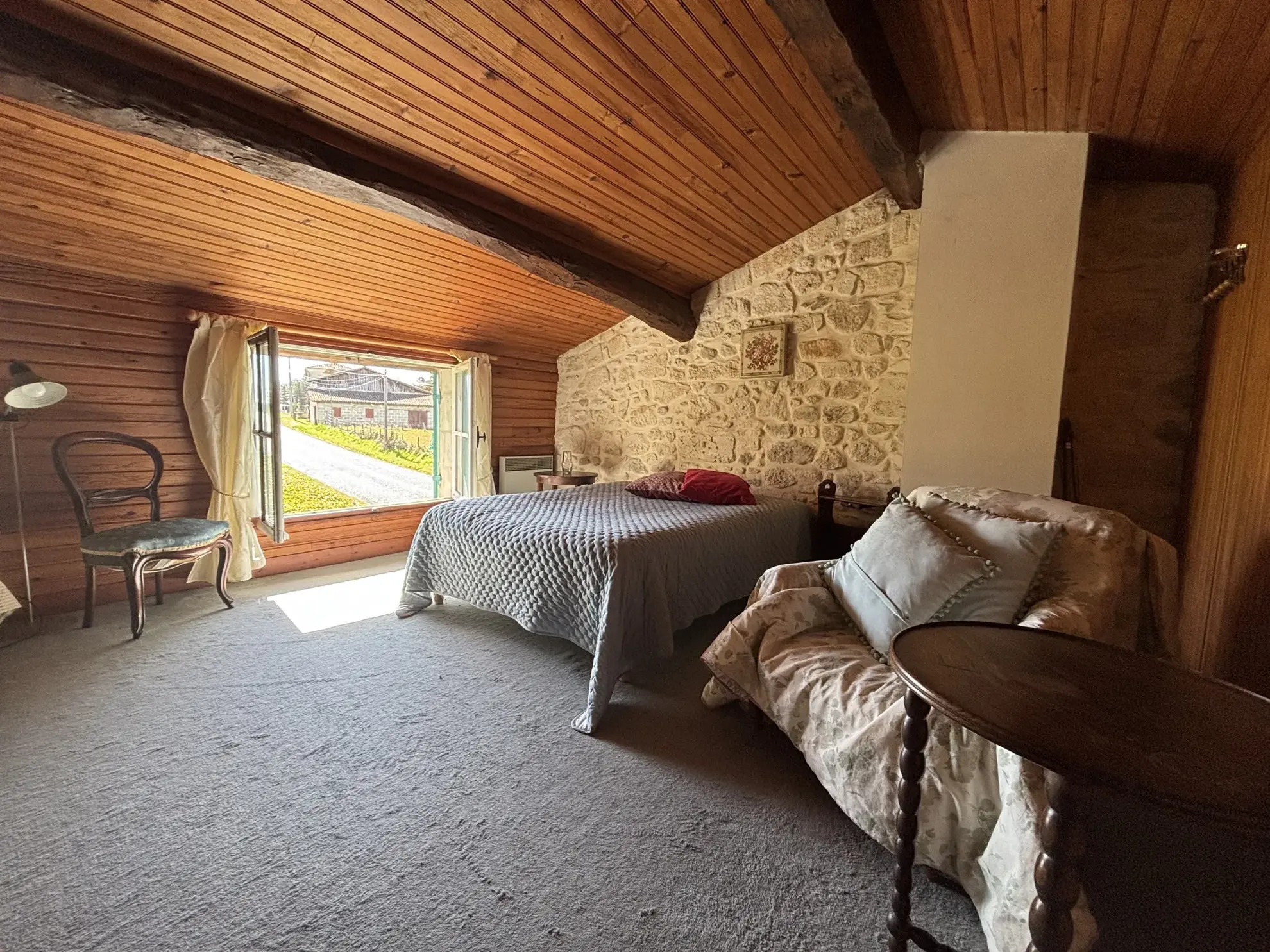 Maison en pierre de 120m² avec terrain arboré à Bonzac, Dordogne 