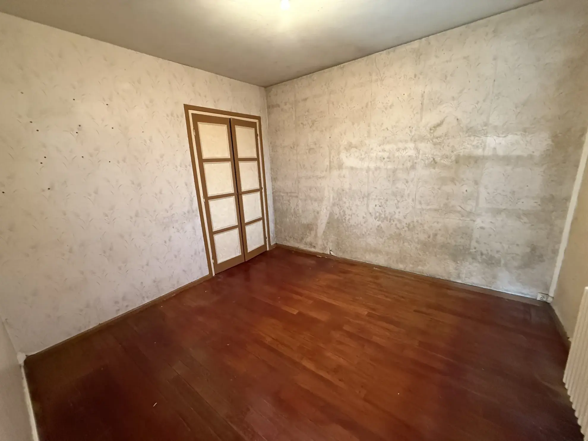 Maison à rénover à Montbard avec vue, garage et terrain clos 