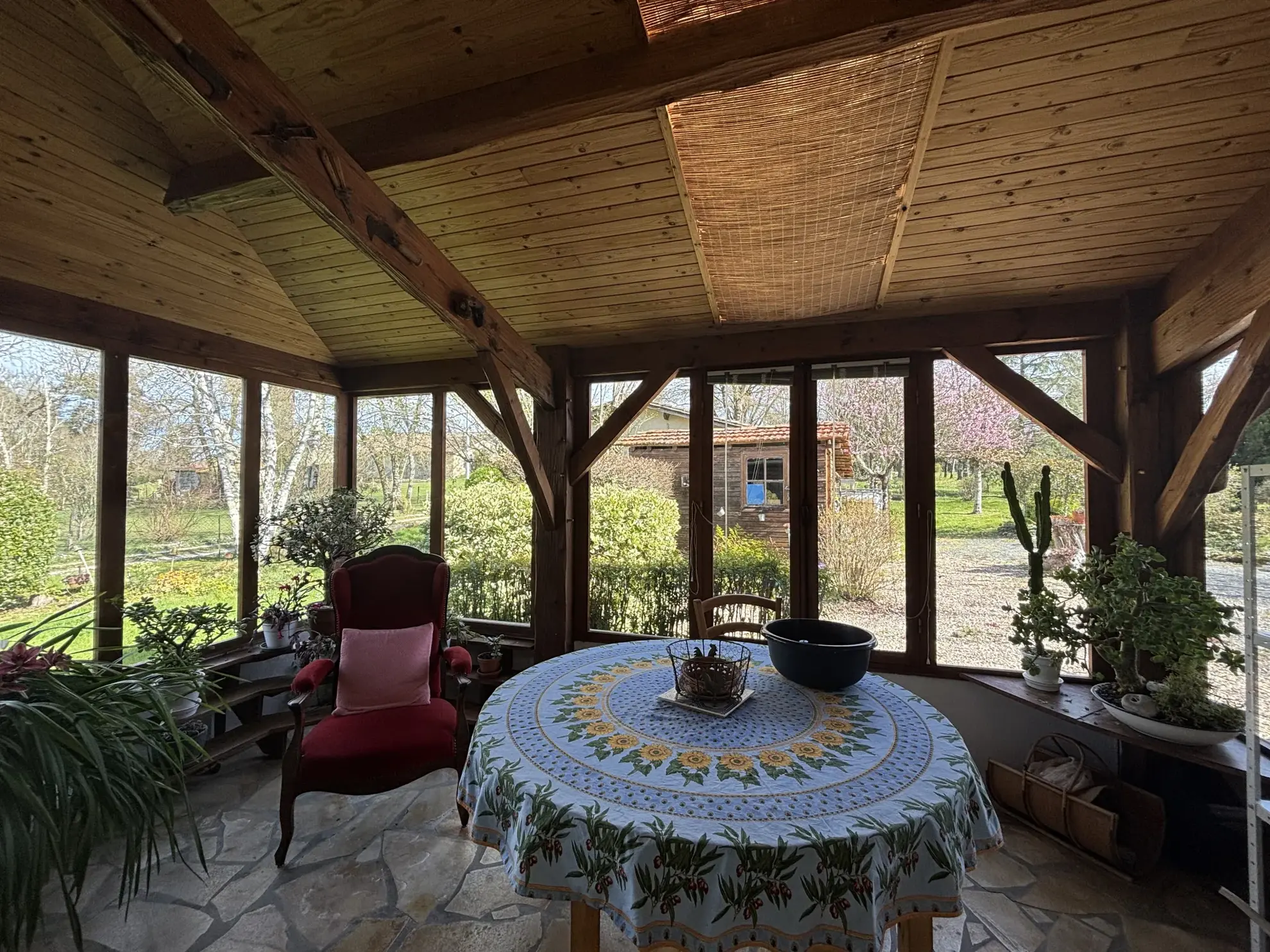 Maison en pierre de 120m² avec terrain arboré à Bonzac, Dordogne 