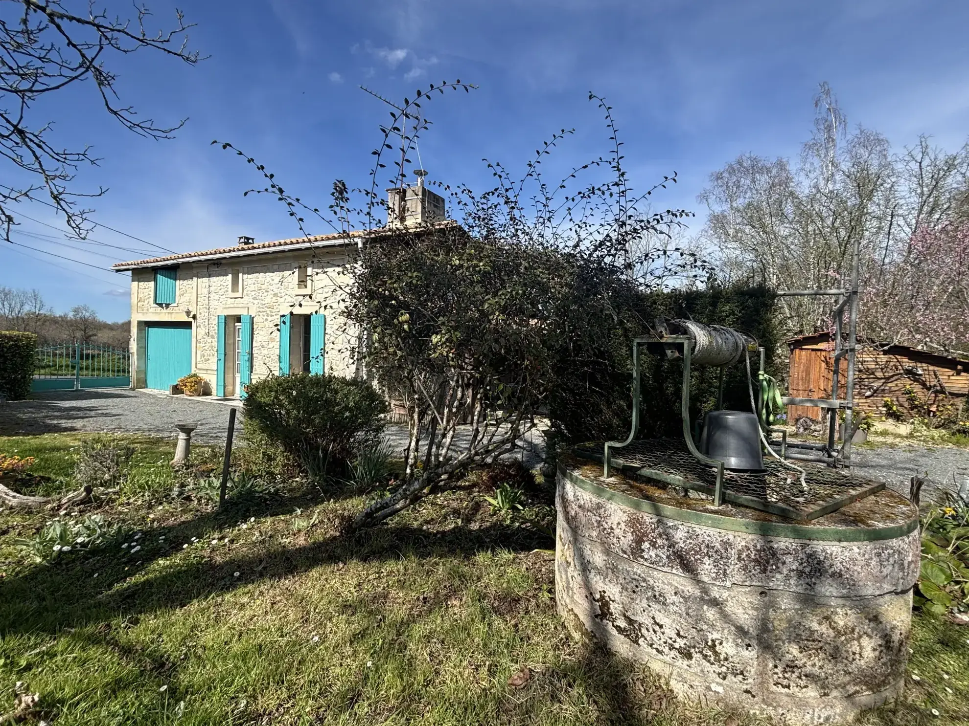 Charmante maison en pierre de 120 m² avec grand terrain à Saint-Denis-de-Pile