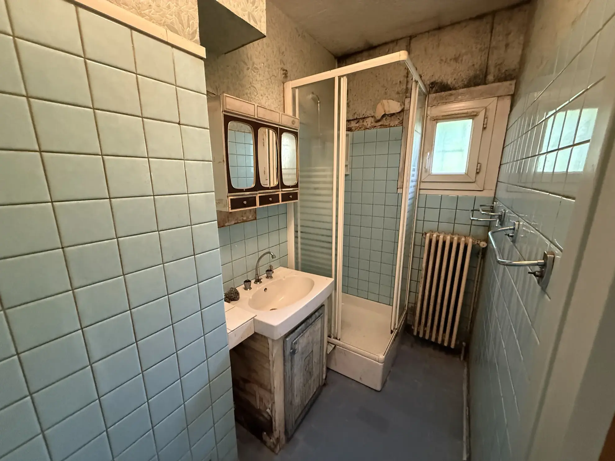 Maison à rénover à Montbard avec vue, garage et terrain clos 