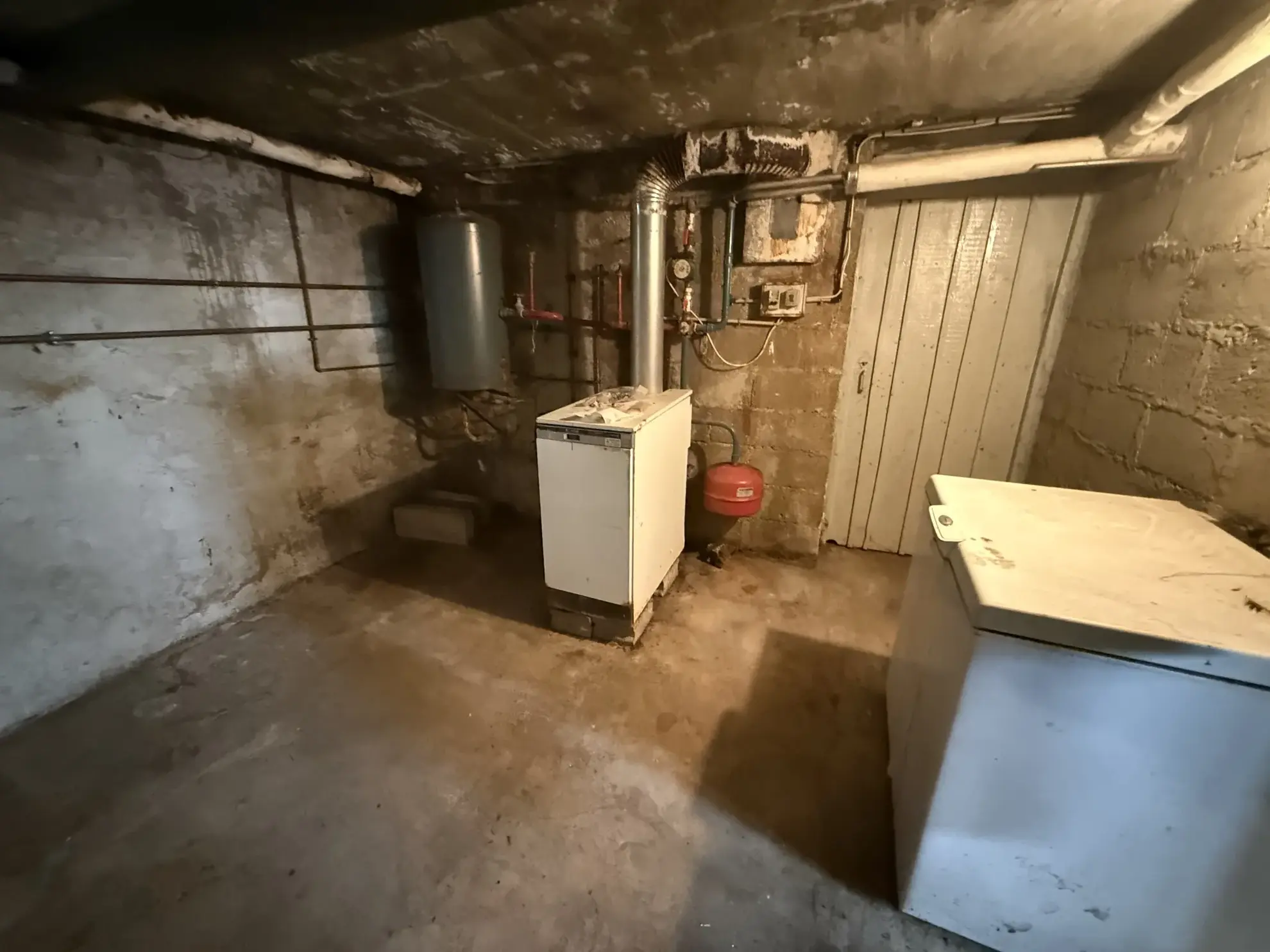 Maison à rénover à Montbard avec vue, garage et terrain clos 