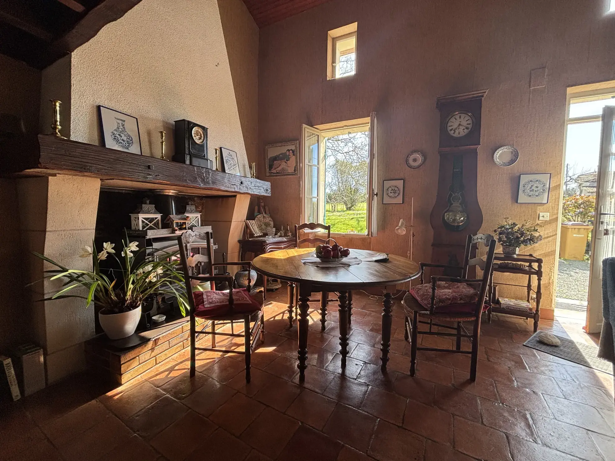 Maison en pierre de 120m² avec terrain arboré à Bonzac, Dordogne 