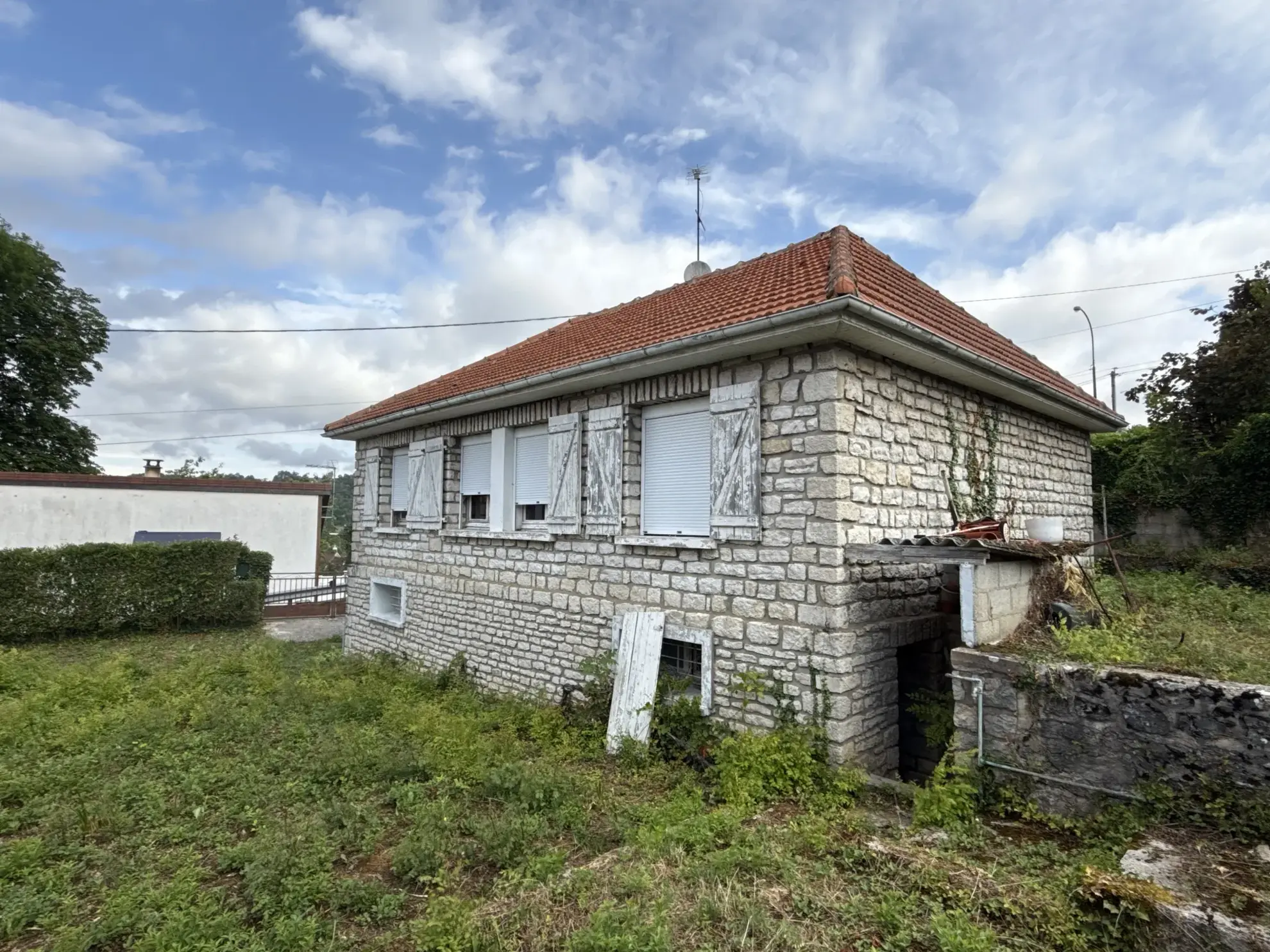 Maison à rénover à Montbard avec vue, garage et terrain clos