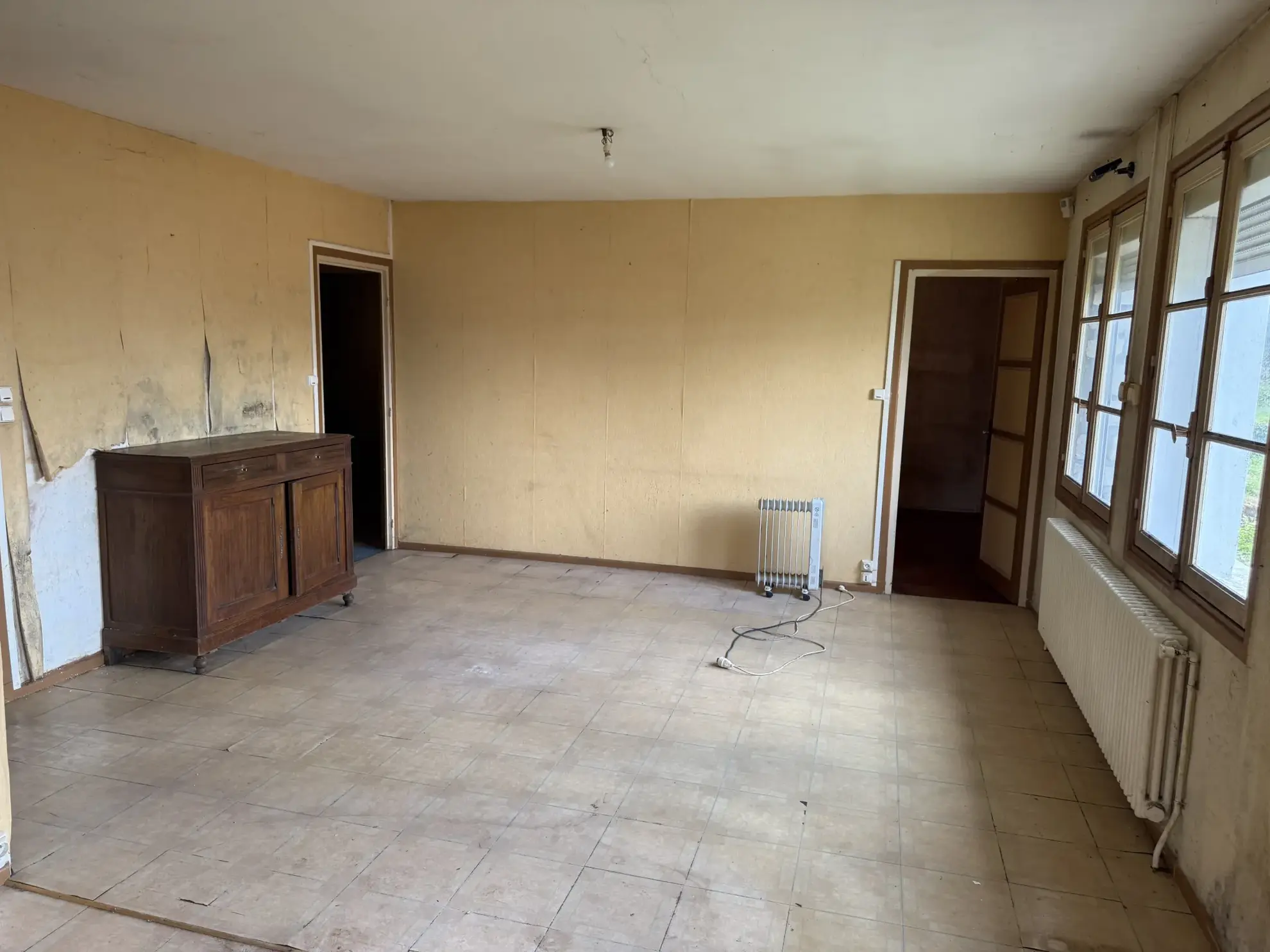 Maison à rénover à Montbard avec vue, garage et terrain clos 