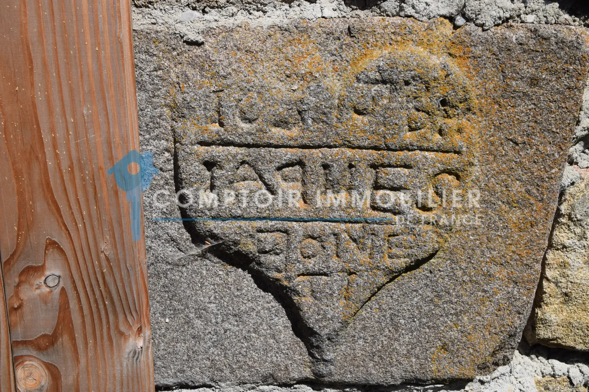 Maison ancienne rénovée de 91 m² avec parcelles à proximité du lac d’Issarles en Ardèche 