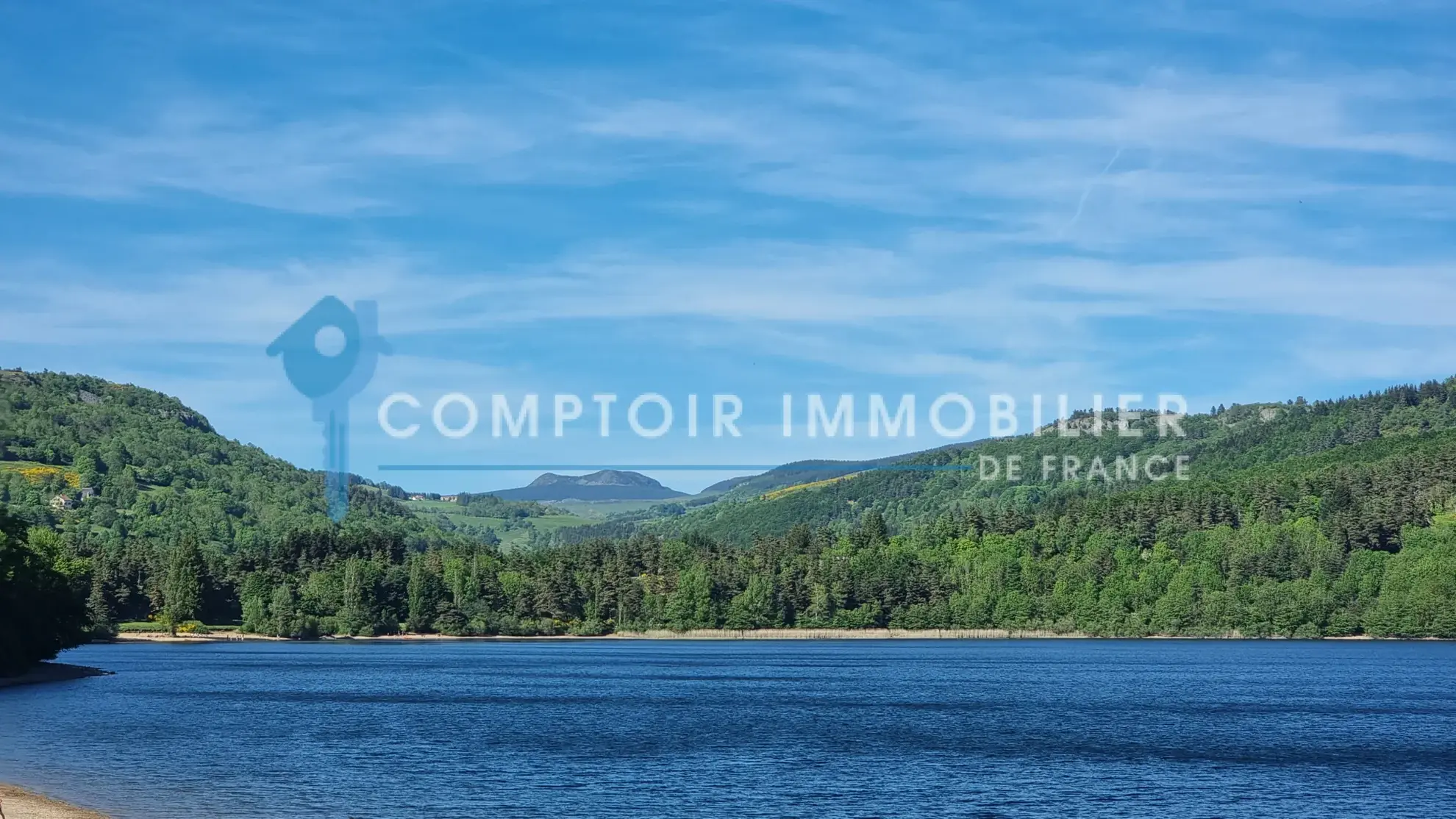 Maison ancienne rénovée de 91 m² avec parcelles à proximité du lac d’Issarles en Ardèche 