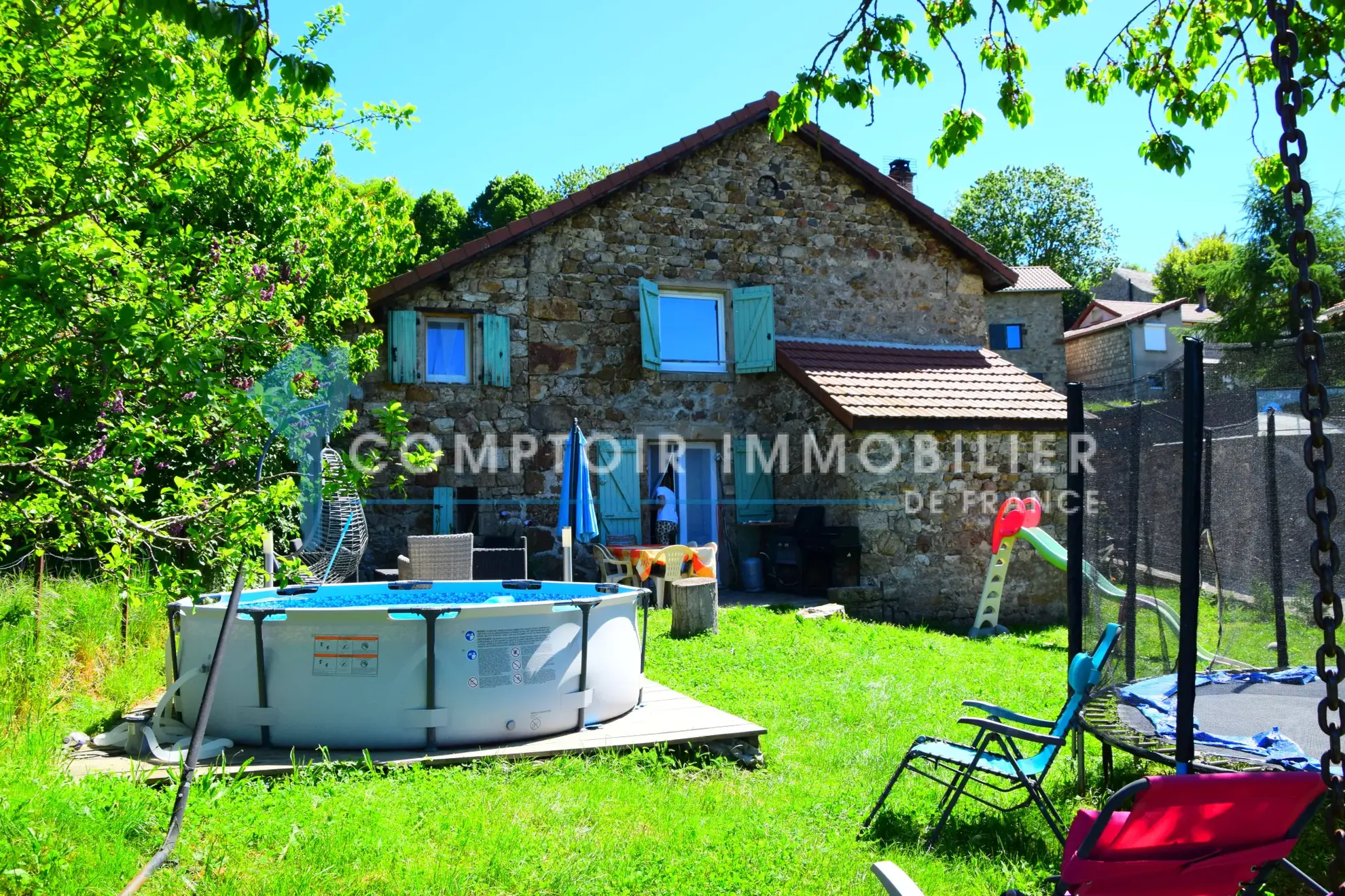 Maison ancienne rénovée de 91 m² avec parcelles à proximité du lac d’Issarles en Ardèche 