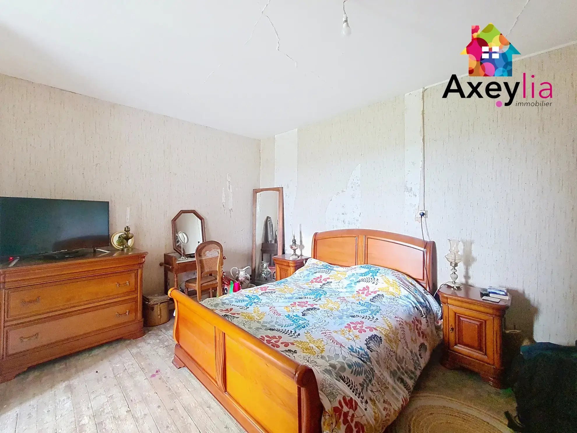 Maison à rénover de 225 m² avec dépendances à Marcigny 