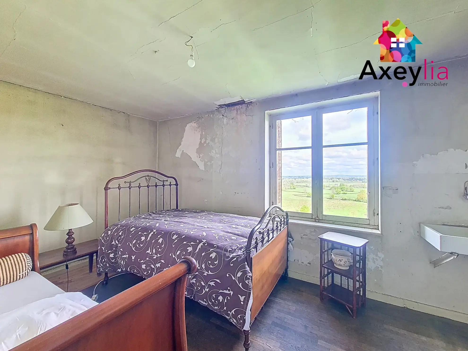 Maison à rénover de 225 m² avec dépendances à Marcigny 