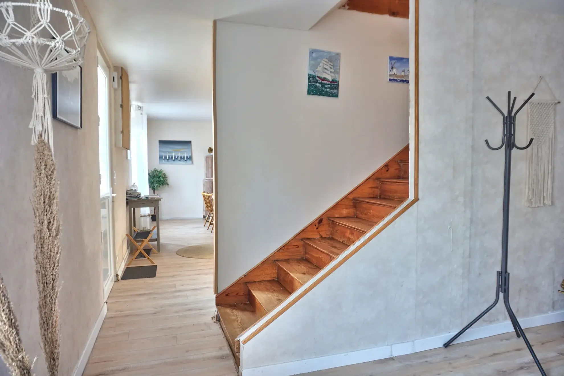 Maison de village rénovée avec terrasse, parking et grenier à Goudelin 