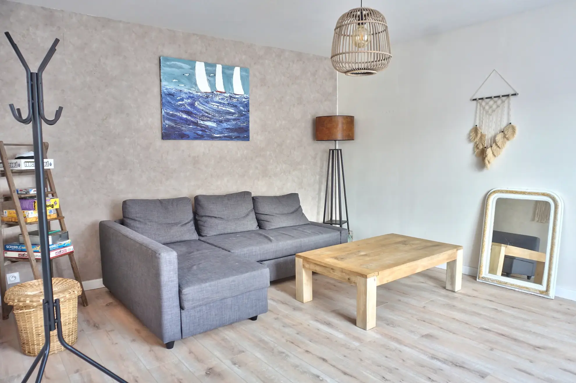 Maison de village rénovée avec terrasse, parking et grenier à Goudelin 