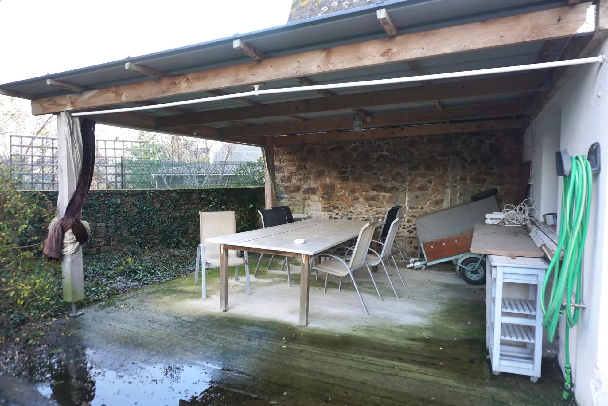 Maison de village rénovée avec terrasse, parking et grenier à Goudelin 
