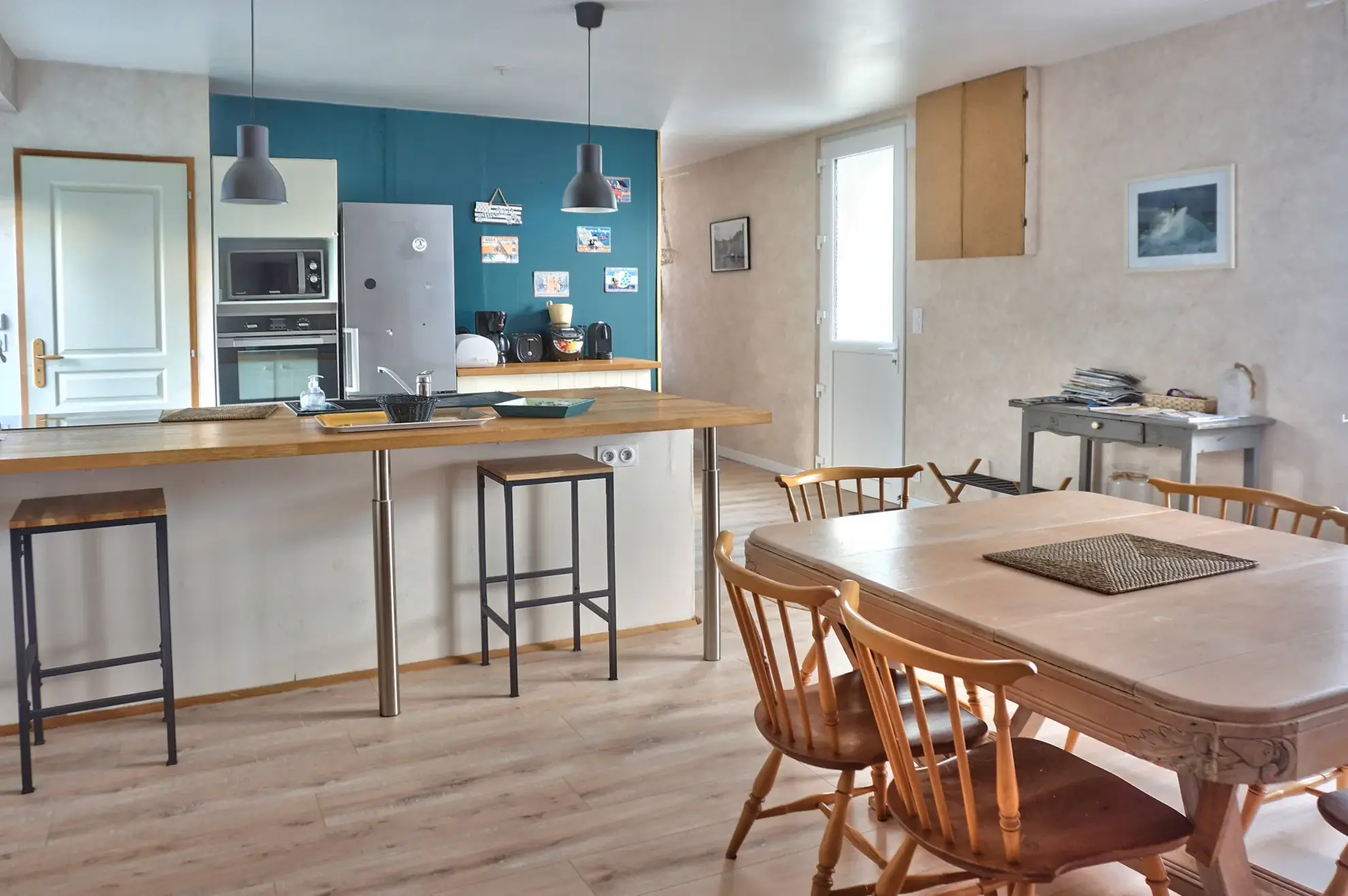 Maison de village rénovée avec terrasse, parking et grenier à Goudelin 