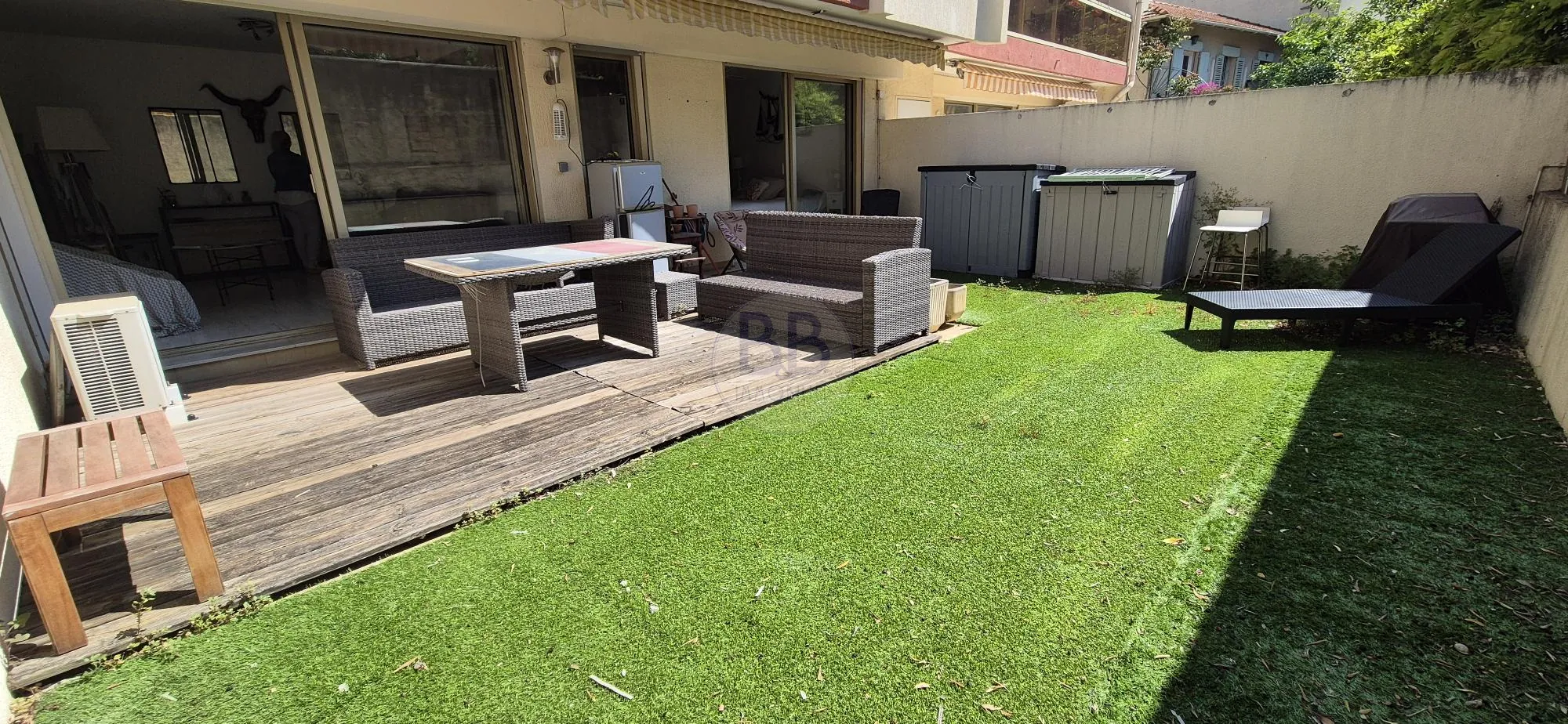 Appartement 2 pièces avec terrasse et garage en centre-ville de Saint-Raphaël