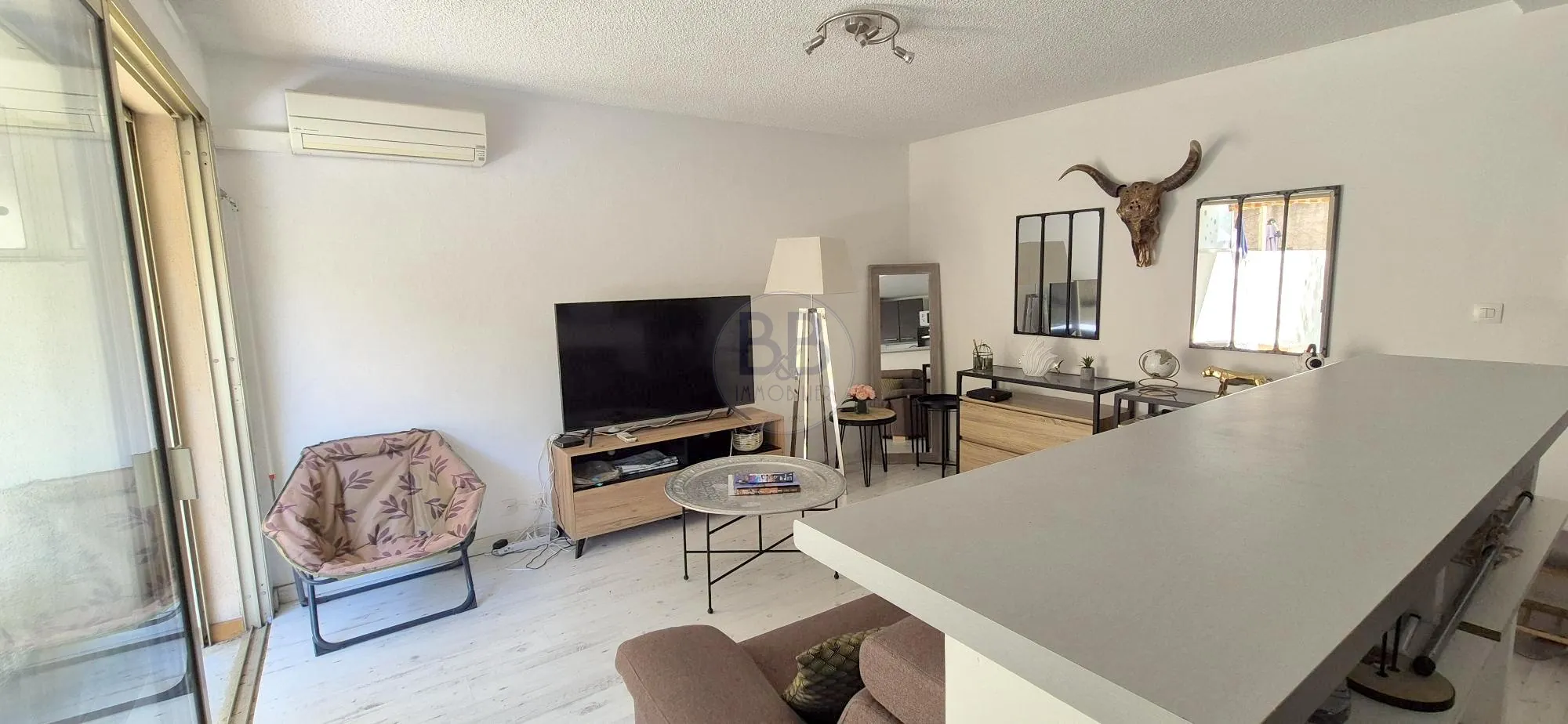 Appartement 2 pièces avec terrasse et garage en centre-ville de Saint-Raphaël 