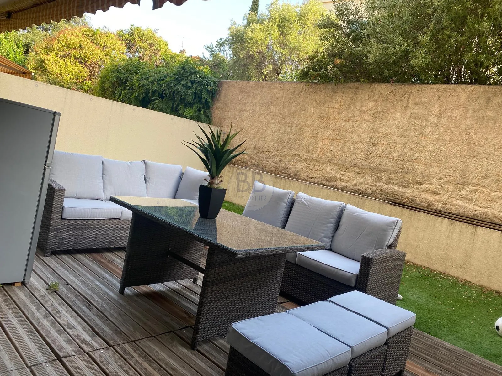 Appartement 2 pièces avec terrasse et garage en centre-ville de Saint-Raphaël 