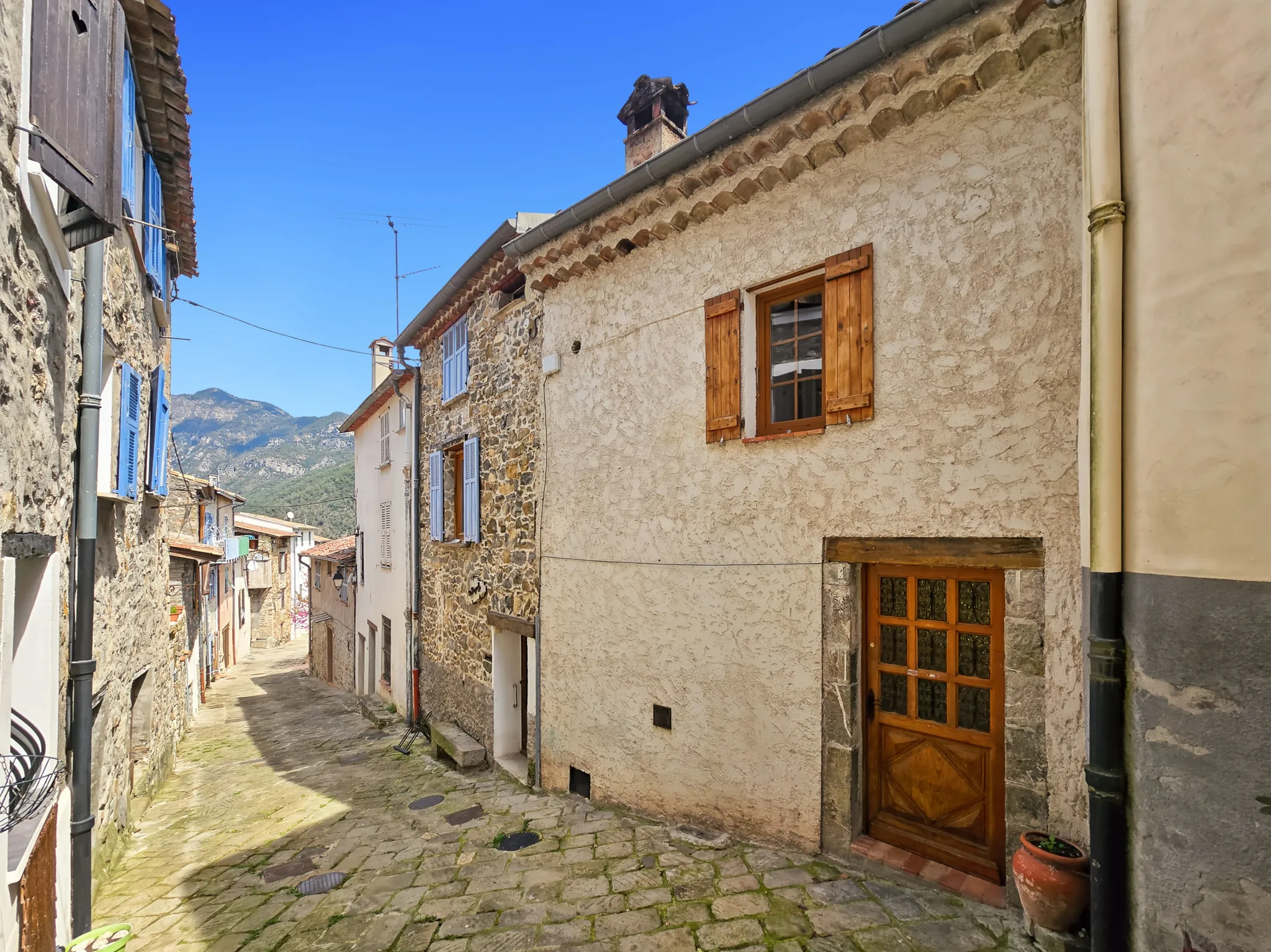 Maison de village à La Tour-sur-Tinée - 80 m², calme et authentique 