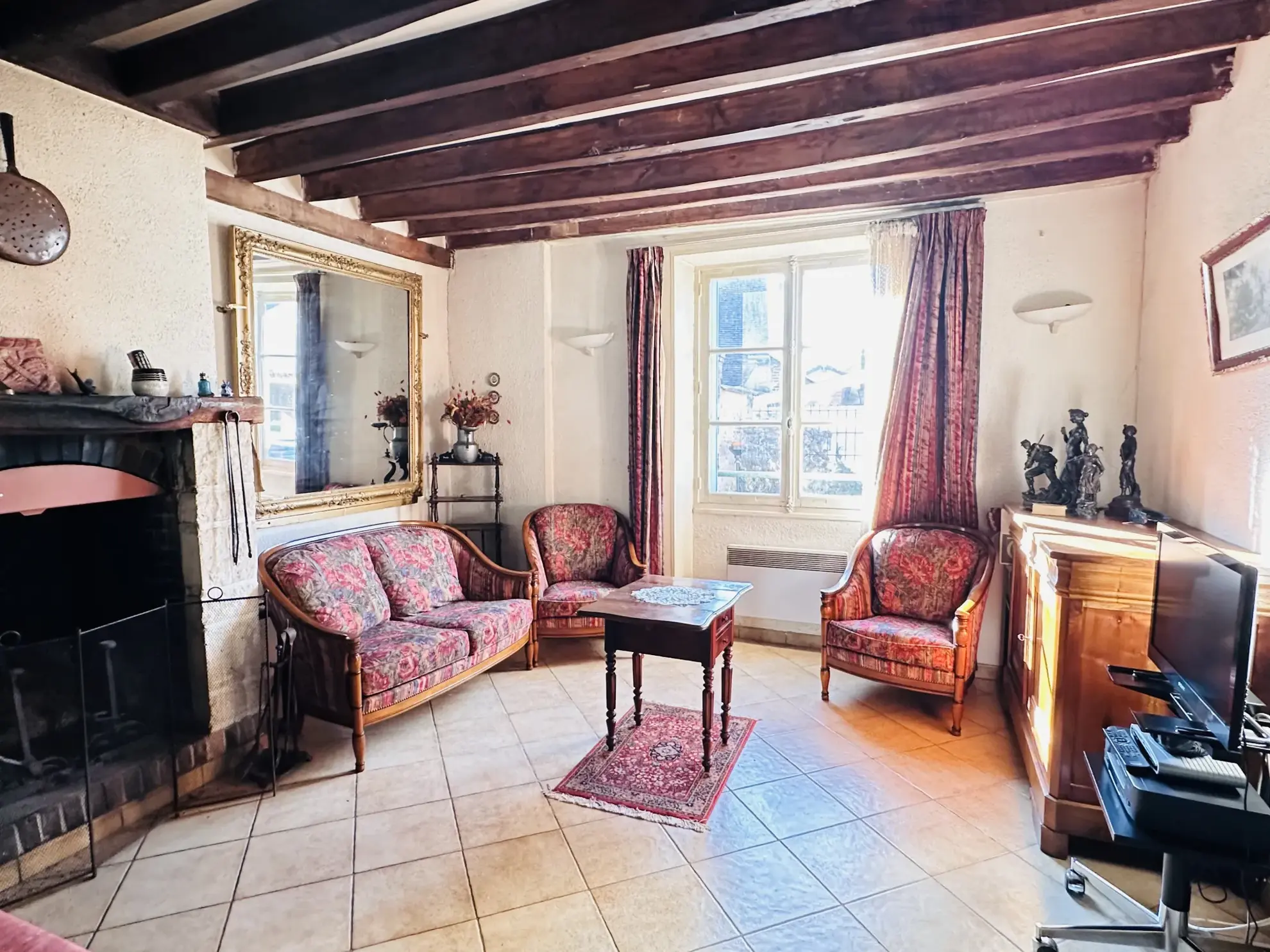 Maison ancienne avec grand terrain, garage et atelier à Auneau - Potentiel immobilier 