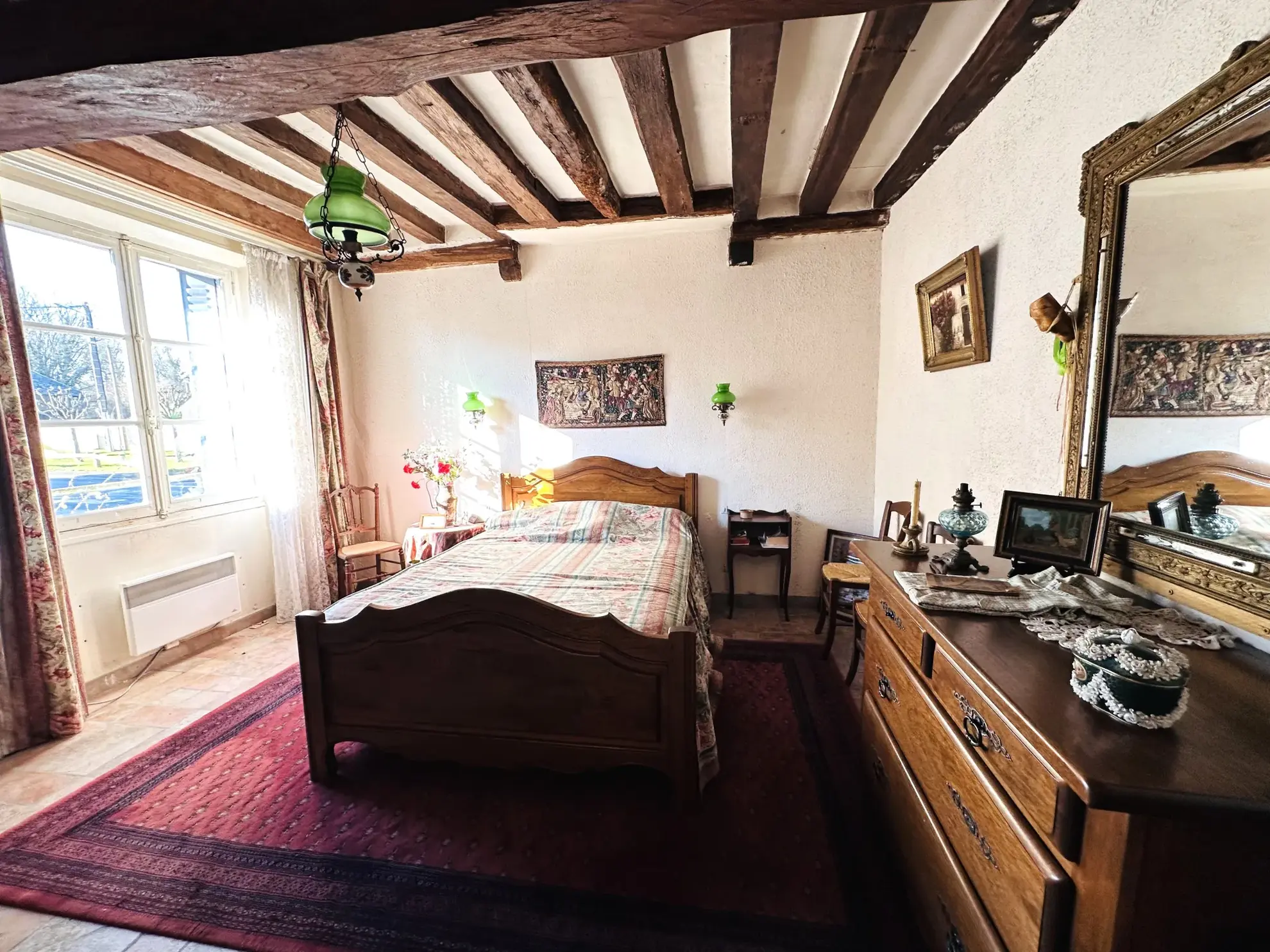 Maison ancienne avec grand terrain, garage et atelier à Auneau - Potentiel immobilier 