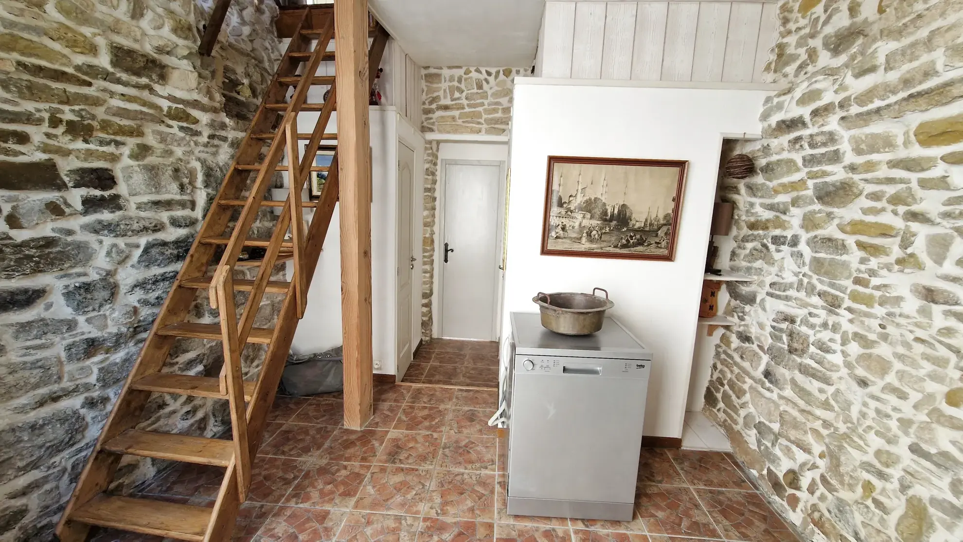 Charmante maison de village rénovée avec dépendance et vue dans le Gard 