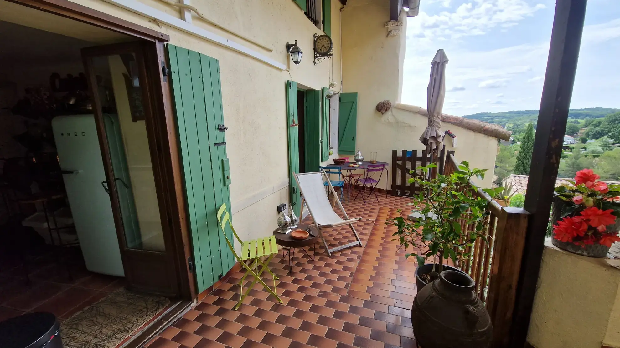 Charmante maison de village rénovée avec dépendance et vue dans le Gard 