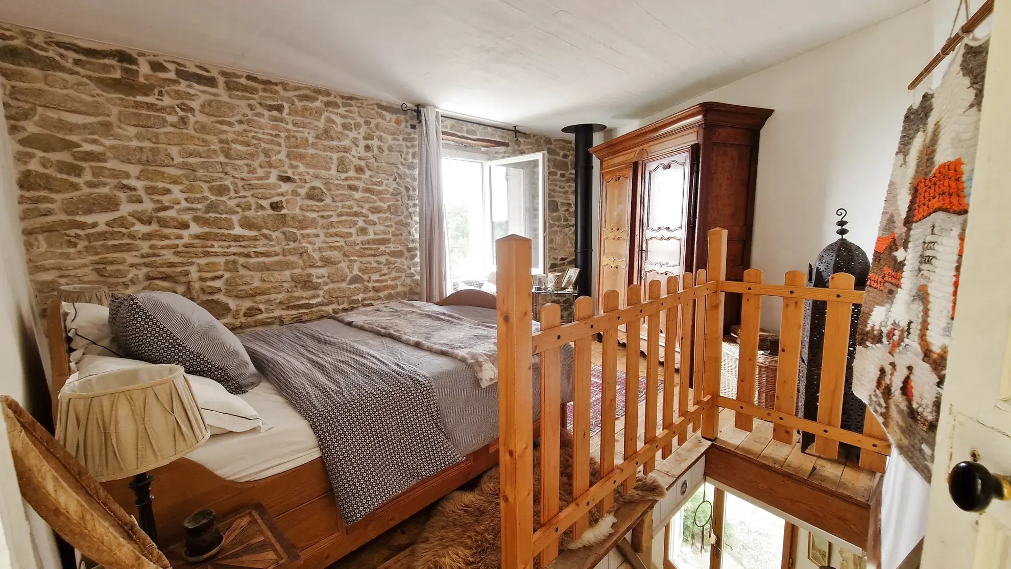 Charmante maison de village rénovée avec dépendance et vue dans le Gard 