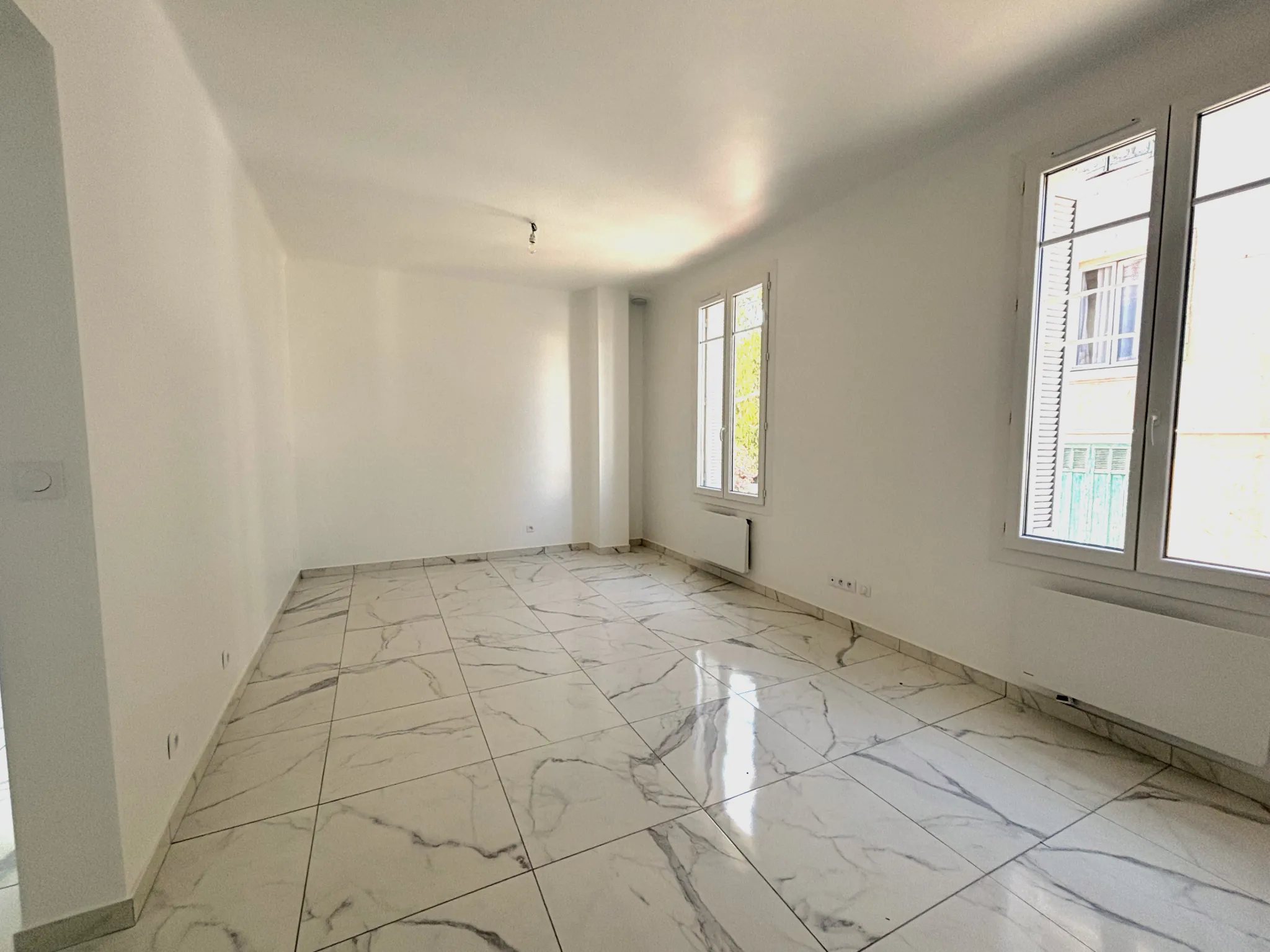 Appartement T2 rénové de 36m² à Toulon, quartier Loubière, proche commodités 