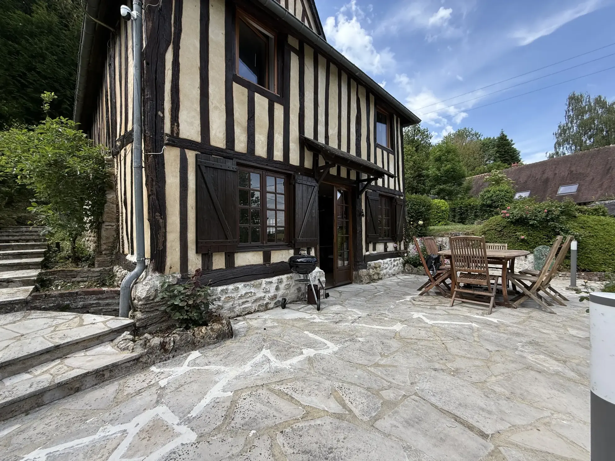 Maison de caractère avec terrain et vue dégagée à Guérquesalles 