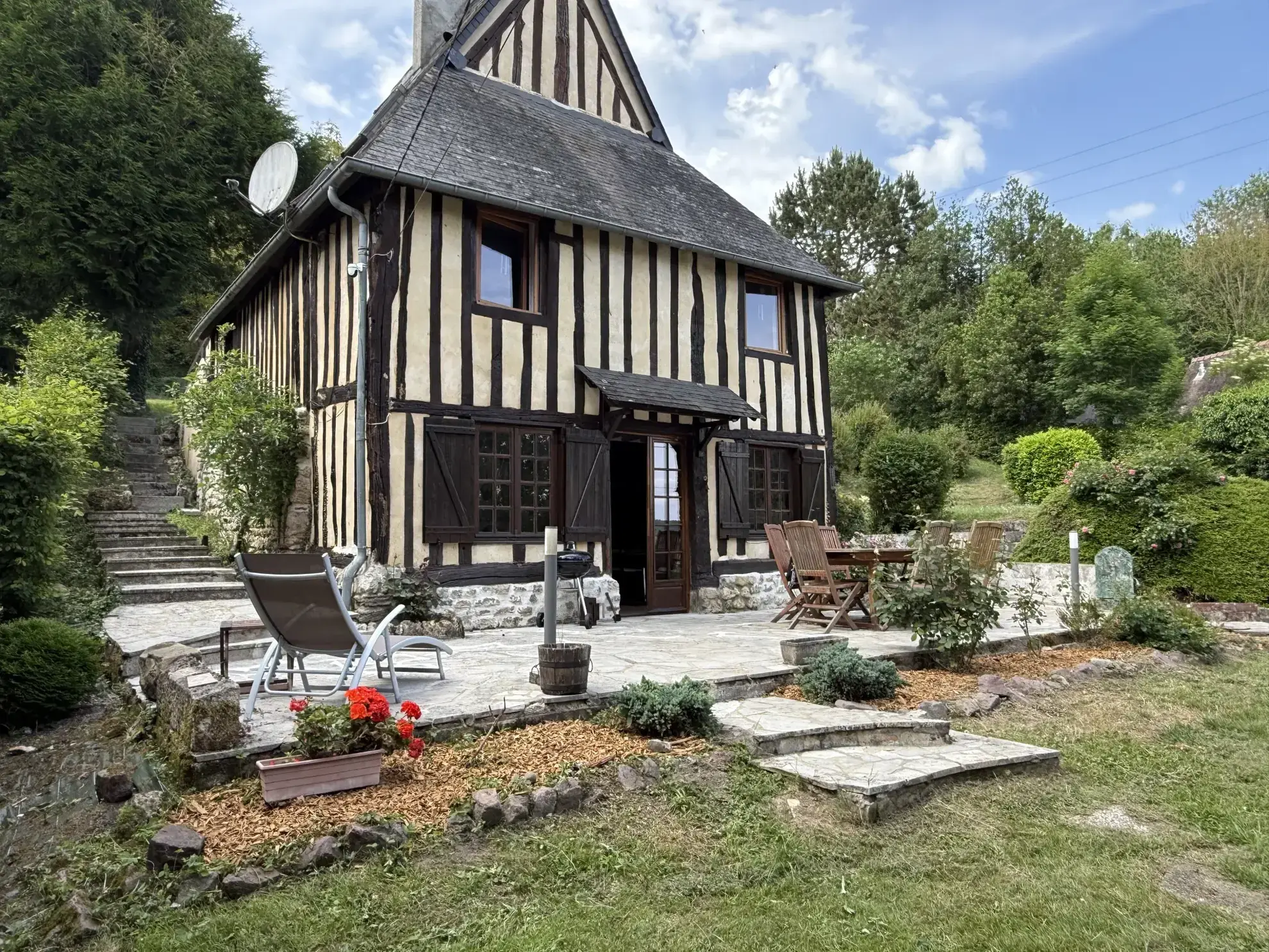 Maison de caractère avec terrain et vue dégagée à Guérquesalles 