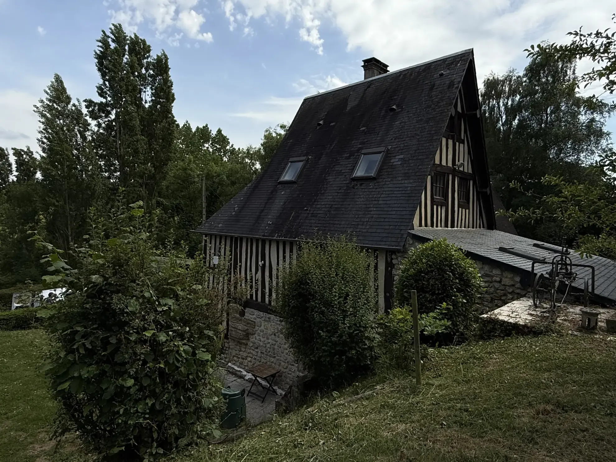 Maison de caractère avec terrain et vue dégagée à Guérquesalles 