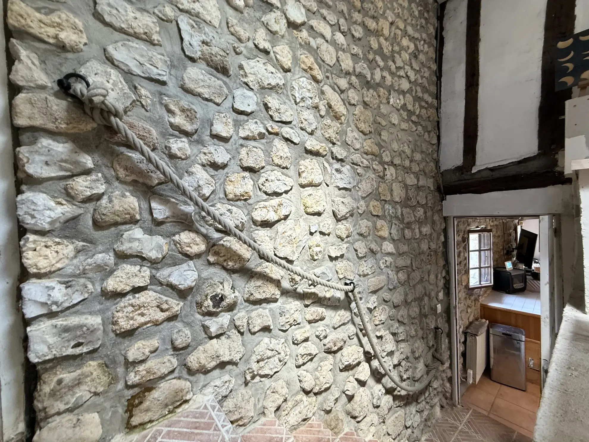 Maison de caractère avec terrain et vue dégagée à Guérquesalles 