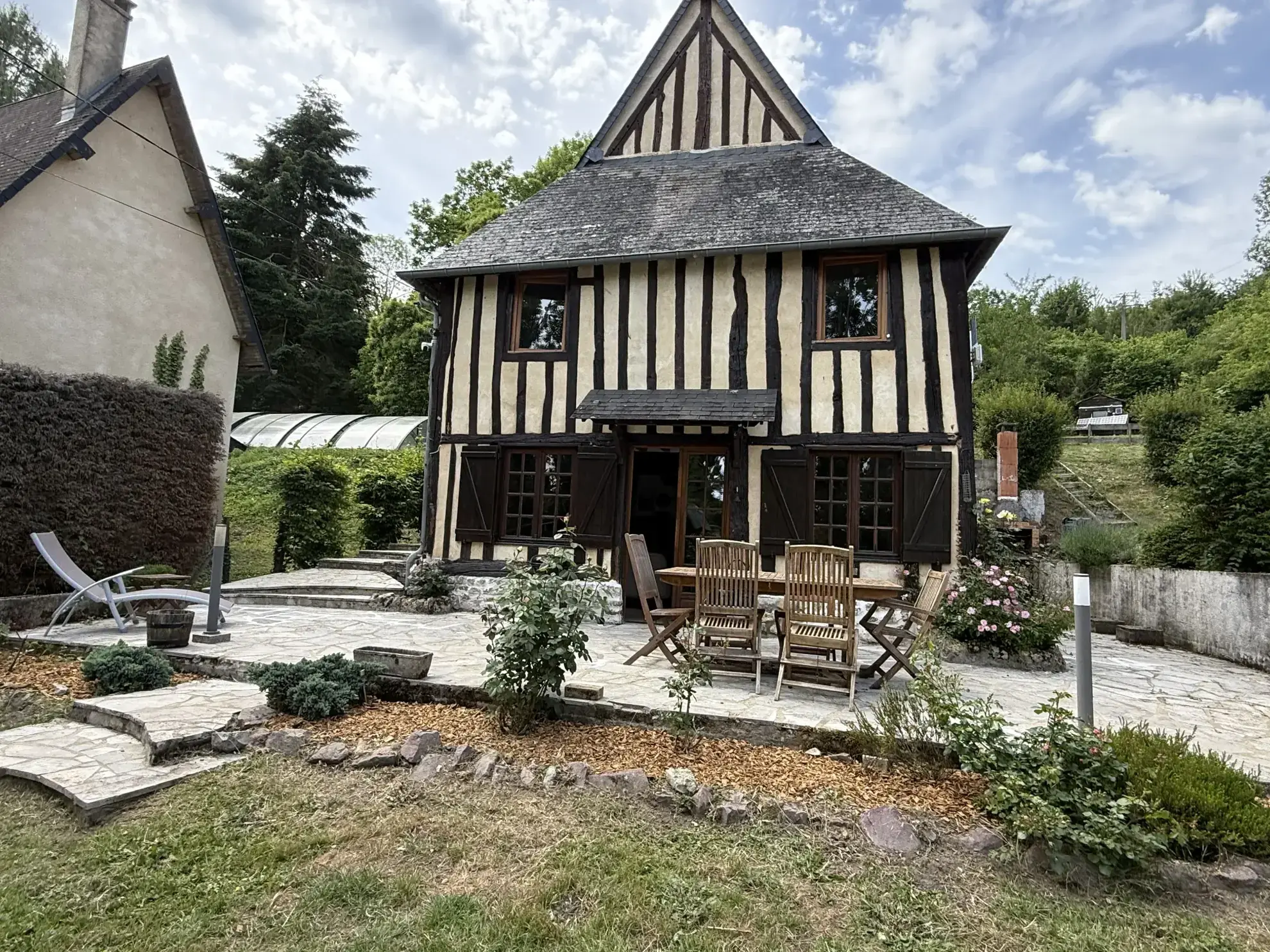 Maison de caractère avec terrain et vue dégagée à Guérquesalles 