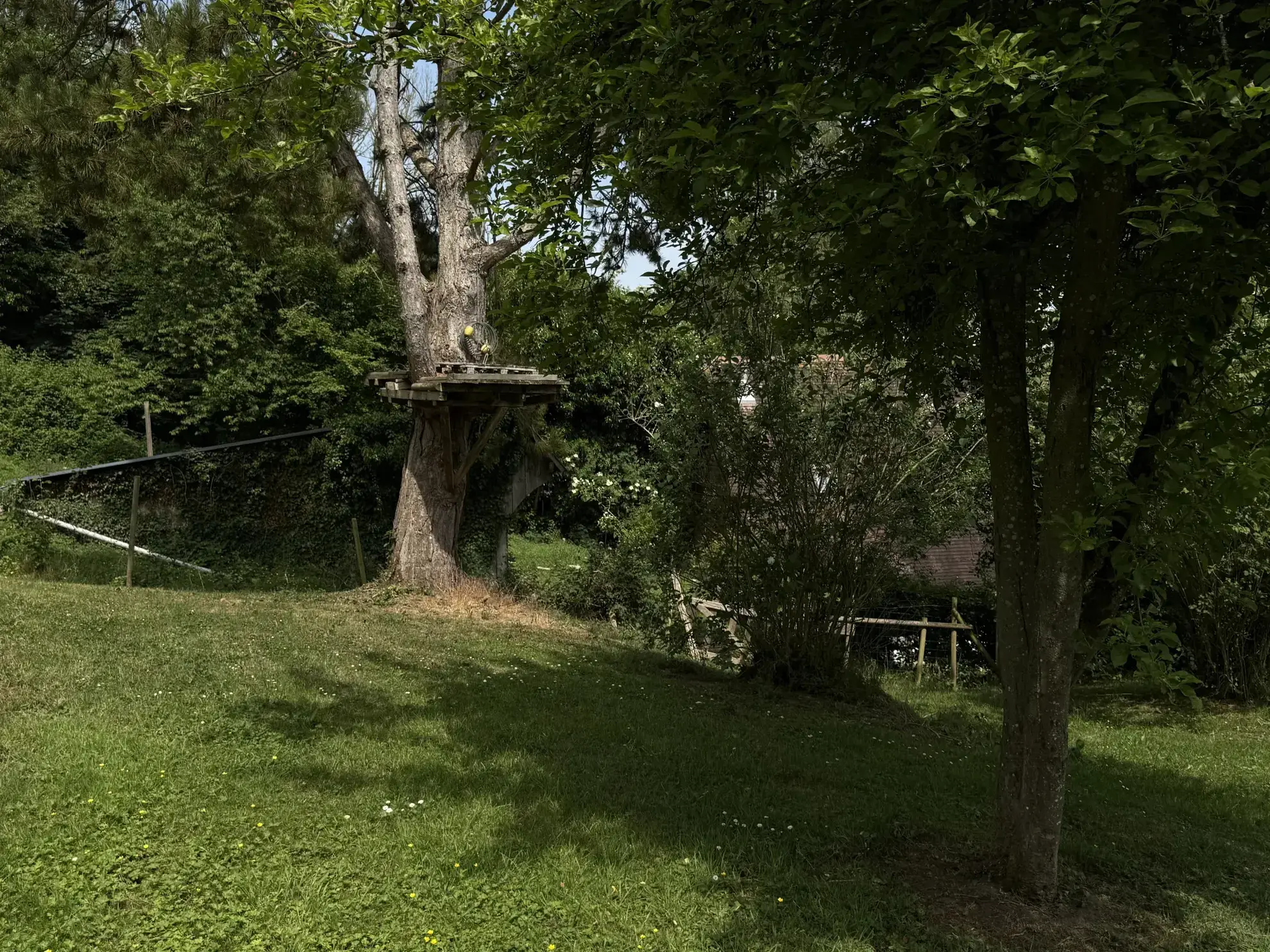 Maison de caractère avec terrain et vue dégagée à Guérquesalles 