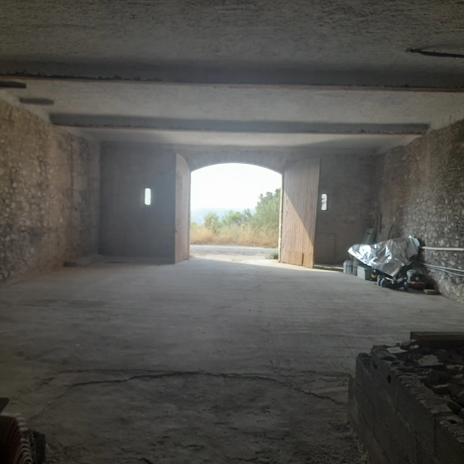 Maison vigneronne rénovée avec grand terrain à Aigues Vives 