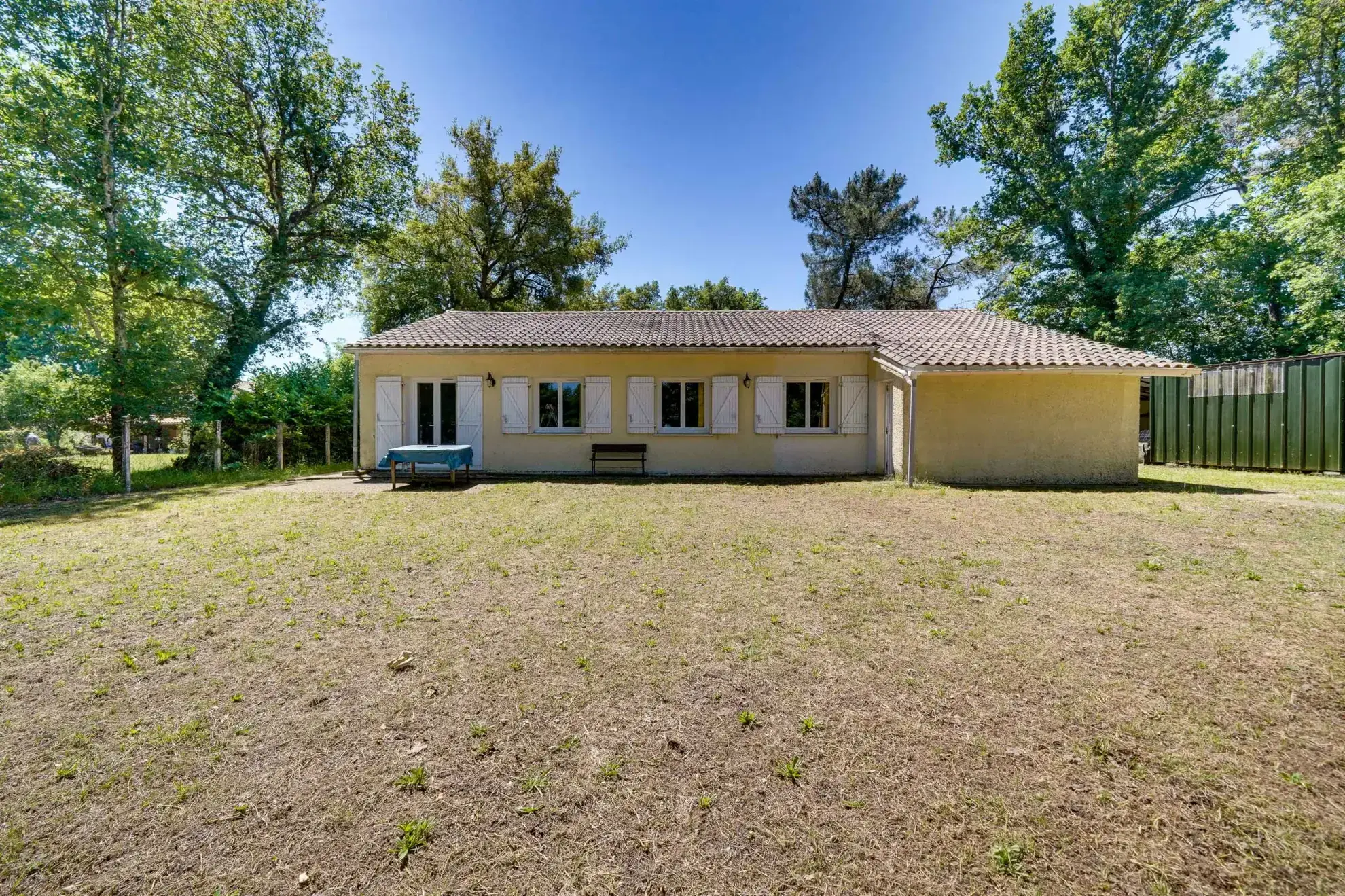 Maison 92 m2 avec dépendances et jardin sans vis-à-vis à Pugnac 