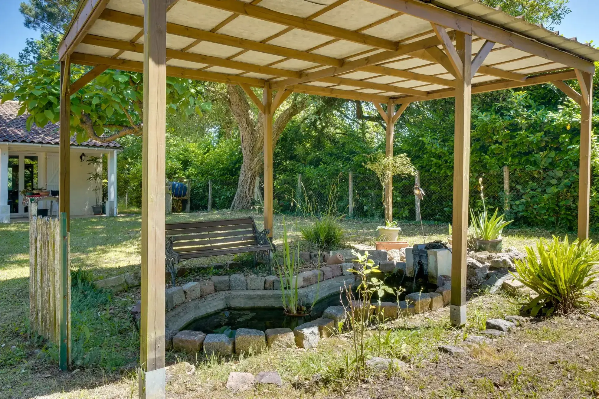 Maison 92 m2 avec dépendances et jardin sans vis-à-vis à Pugnac 