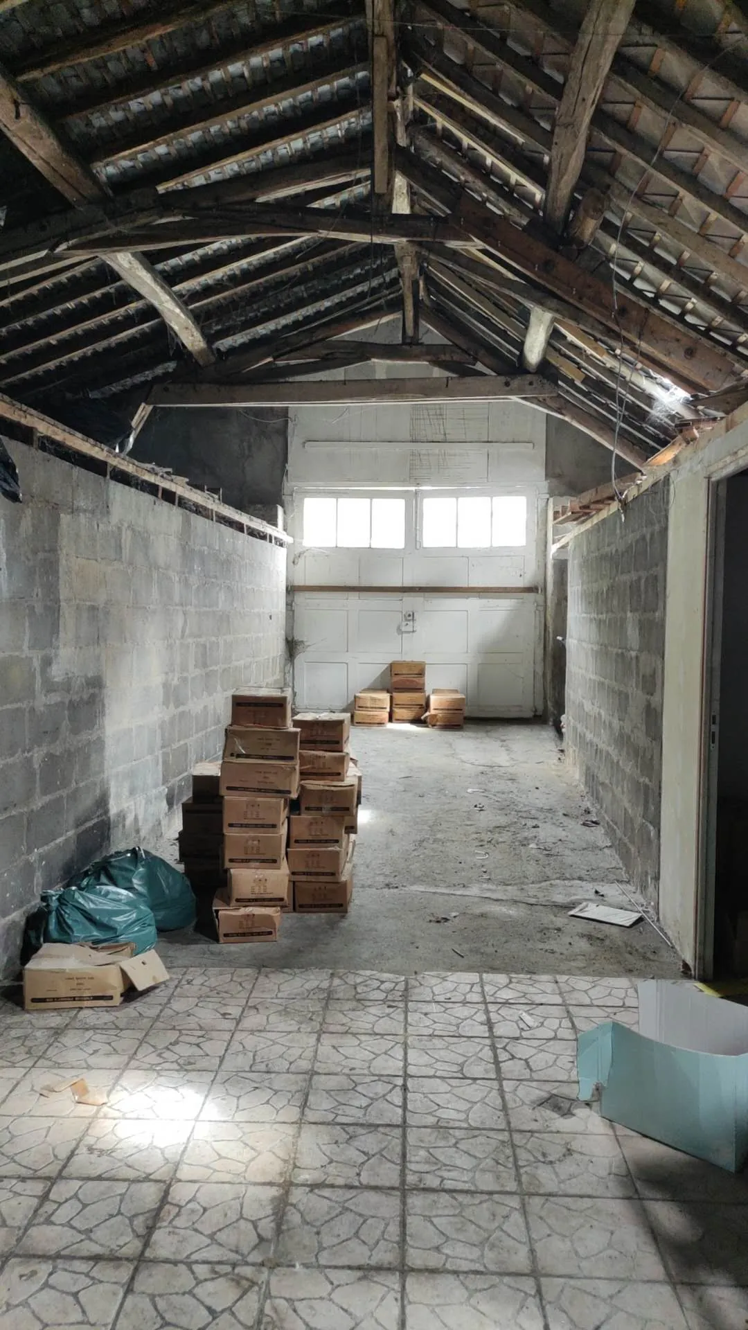 Achat local commercial de 100 m² à MEHUN-SUR-YEVRE avec potentiel de restauration 