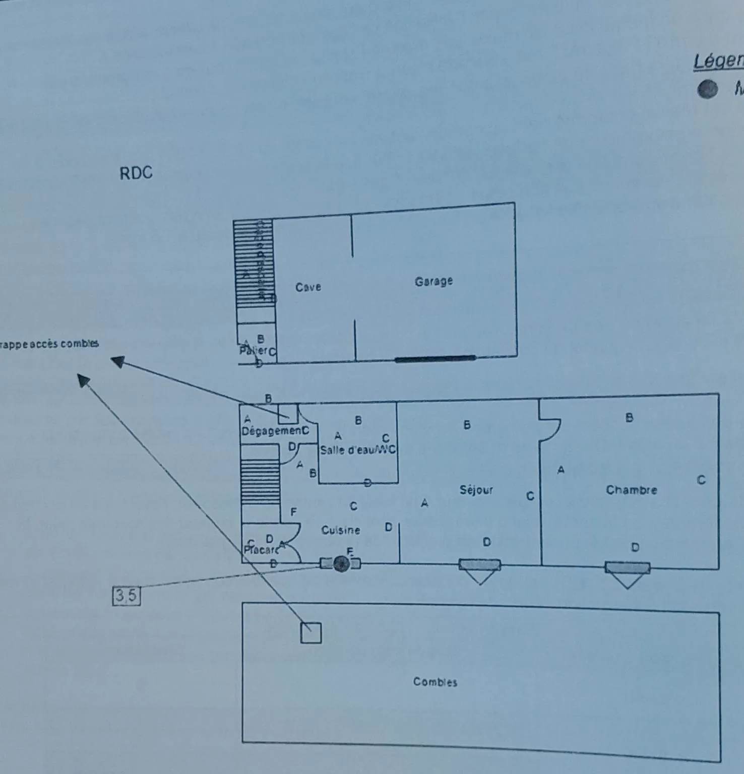 Maison de village à Pierrevert avec garage et cave, à rafraîchir 