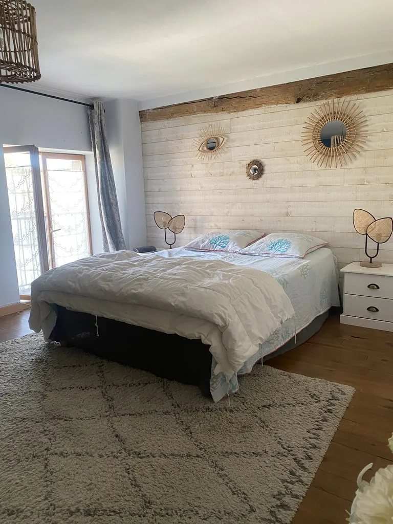 Maison ancienne rénovée à vendre à Etampes dans la région Pussay, 3 pièces et terrain paisible 