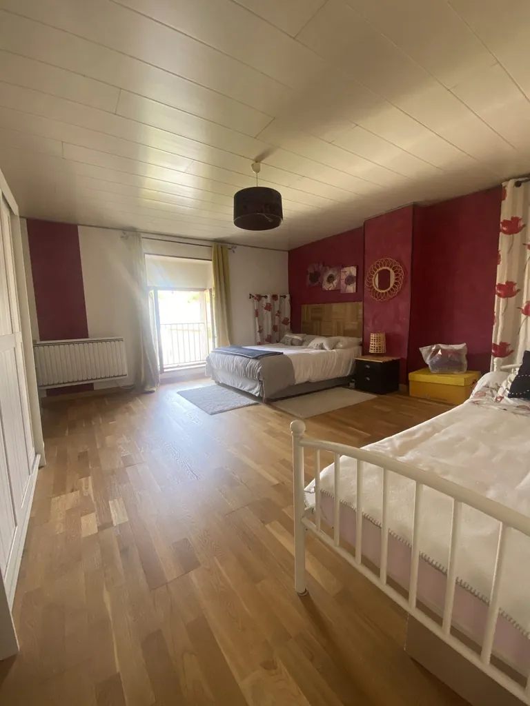 Maison ancienne rénovée à vendre à Etampes dans la région Pussay, 3 pièces et terrain paisible 