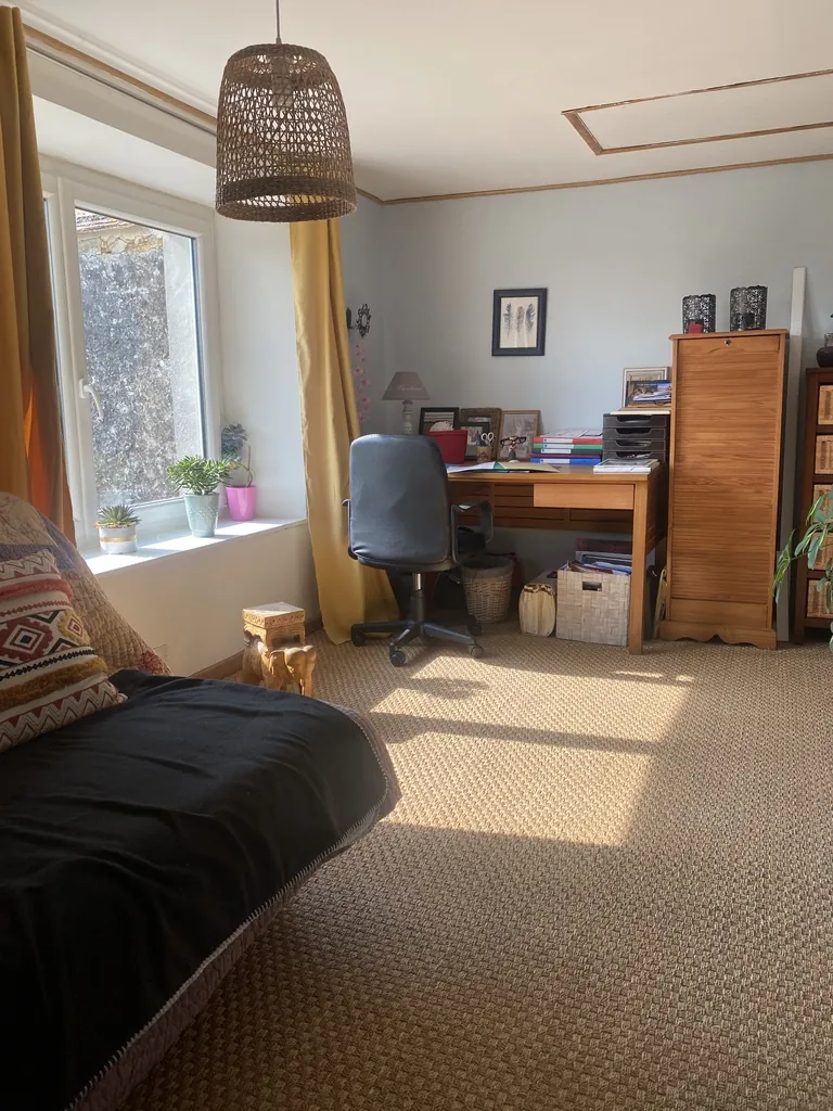 Maison ancienne rénovée à vendre à Etampes dans la région Pussay, 3 pièces et terrain paisible 